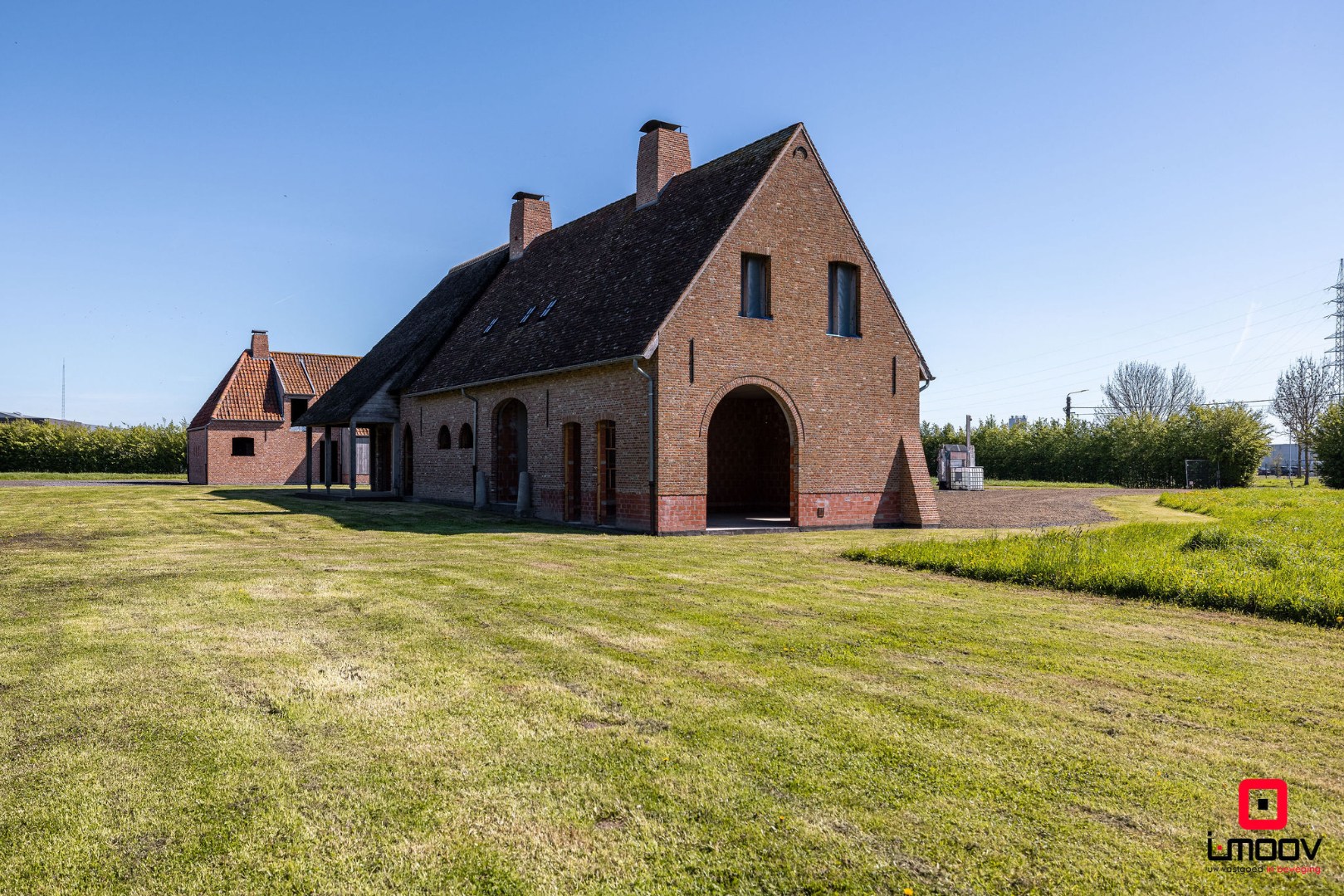 Landelijk gelegen ruwbouwhoeve met bijgebouwen op uitzonderlijk perceel van ca. 9.331 m² 