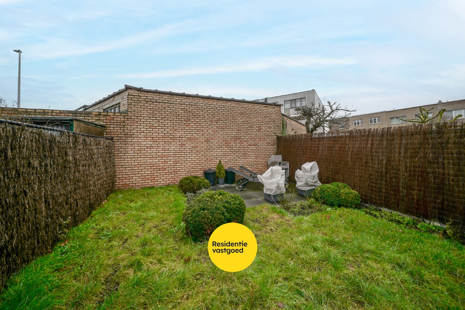 Ruime bel-étage woning met tuin en garage op rustige ligging te Bredene 