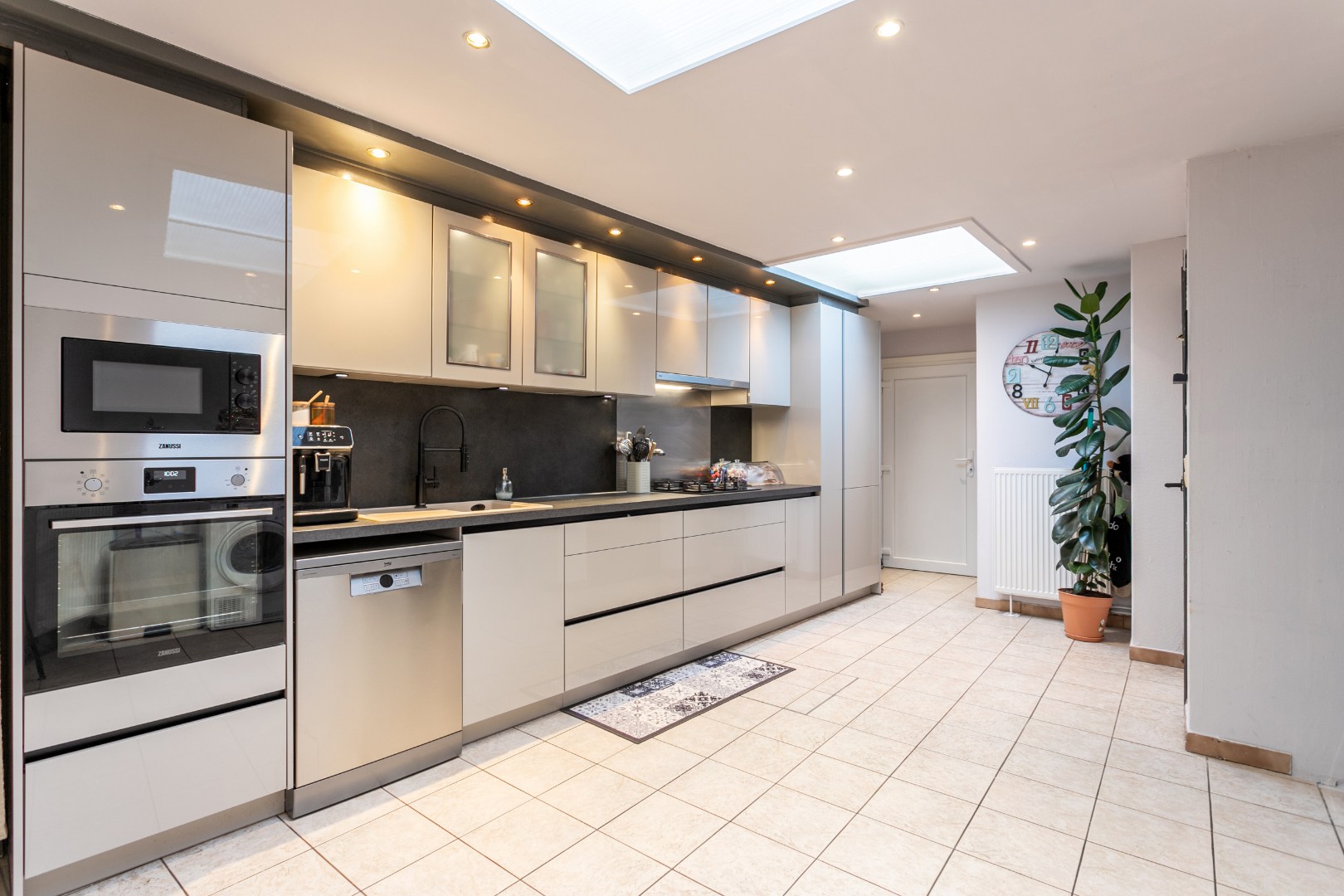 Instapklare woning met 3 slaapkamers, veranda en garagebox in Lembeek 