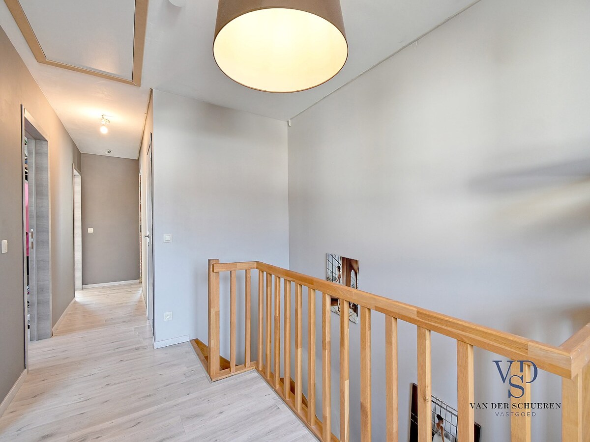 Recente pastorijwoning in hartje Dikkelvenne. 