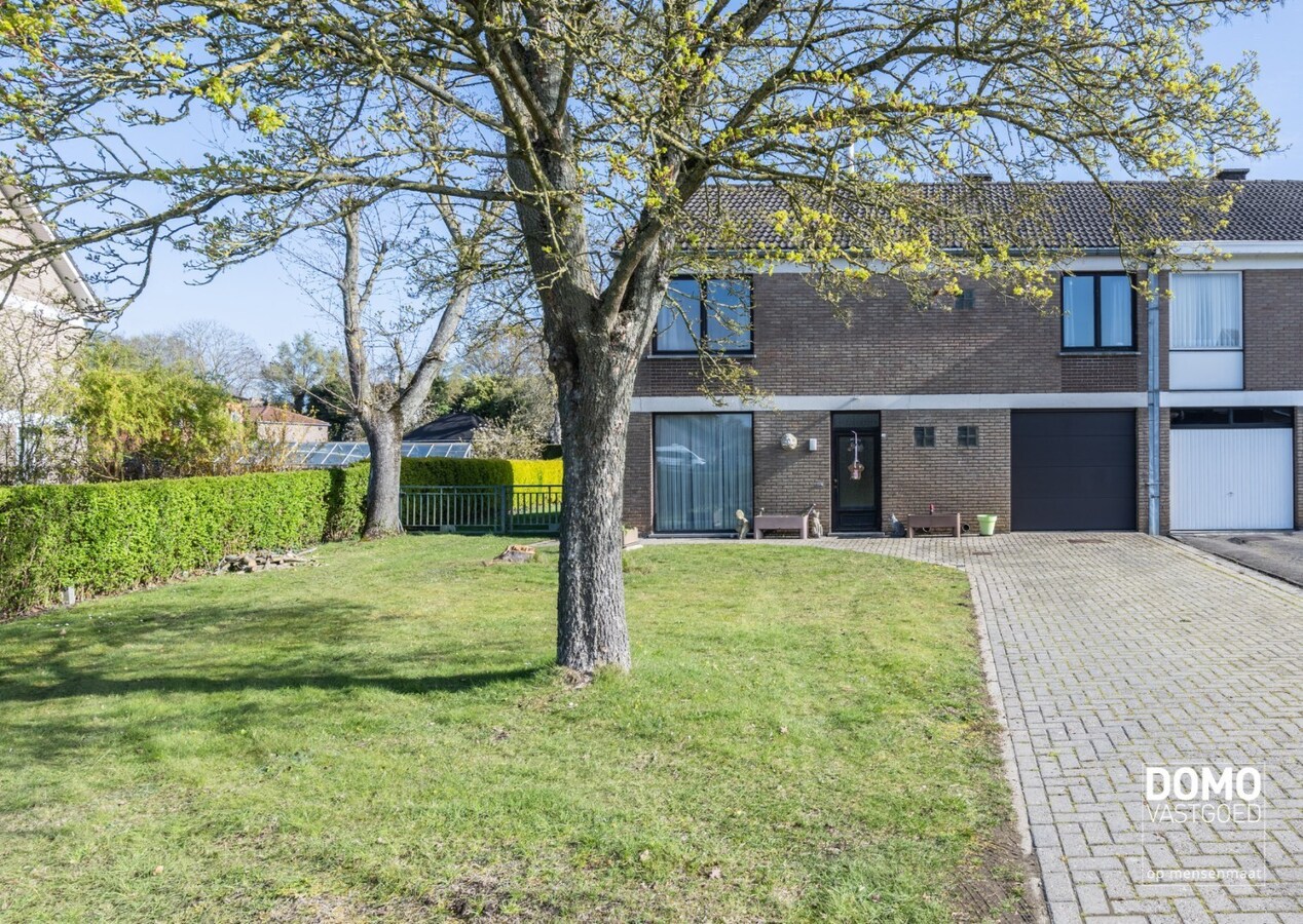RUSTIG GELEGEN HALFOPEN BEBOUWING MET 4 SLAAPKAMERS EN EXTRA STUDIO OP EEN PERCEEL VAN 11A 45CA TE DIEPENBEEK 
