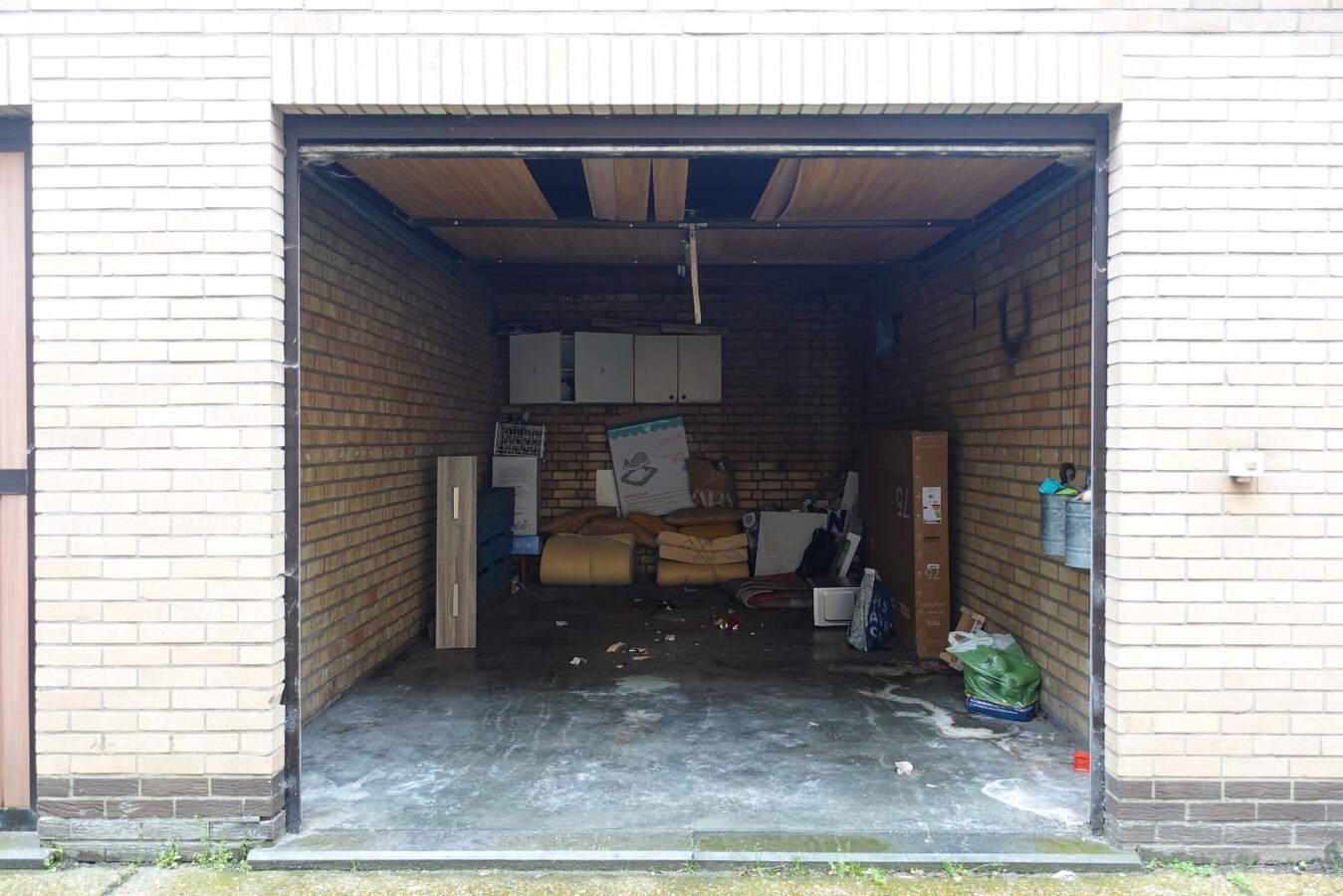 Opbrengsteigendom met 5 appartementen, 2 studio's en 4 garageboxen in Gistel 