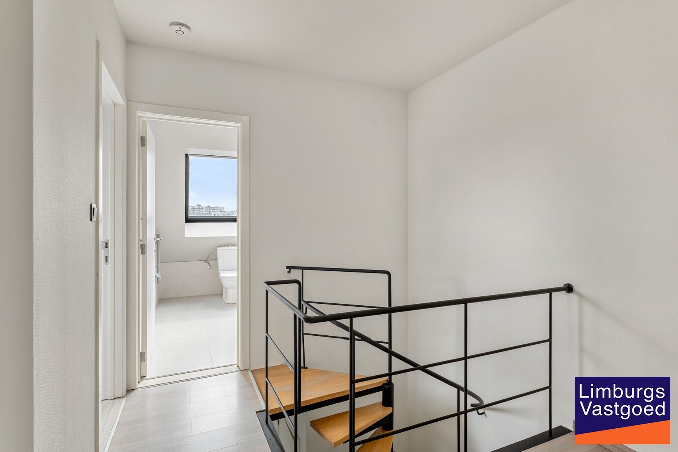 Recent gerenoveerd Duplex appartement met 3 slaapkamers en garagebox in het centrum van Hasselt. 