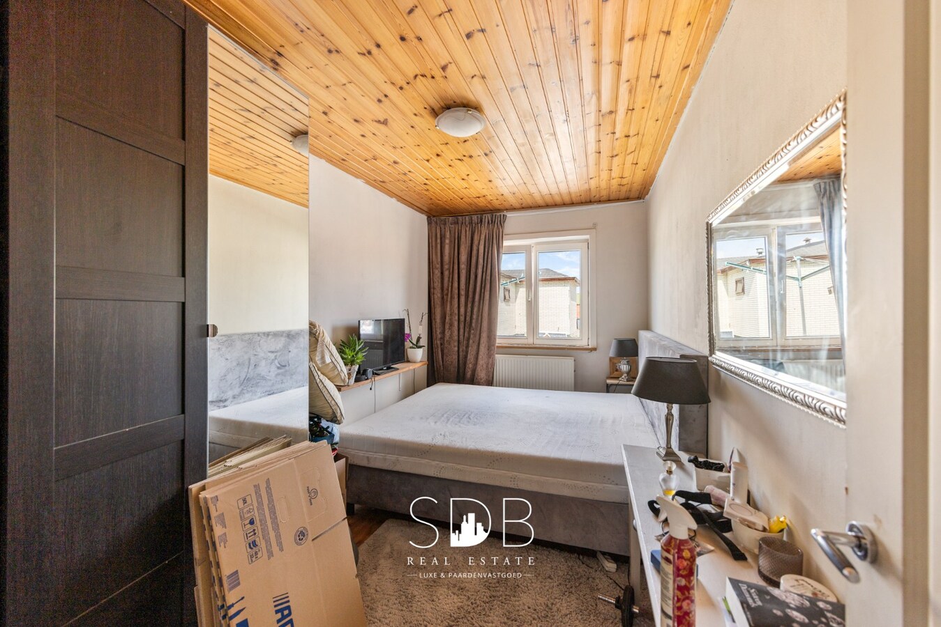 Boerderij met paardenfaciliteiten en graslanden op 14.490m² 