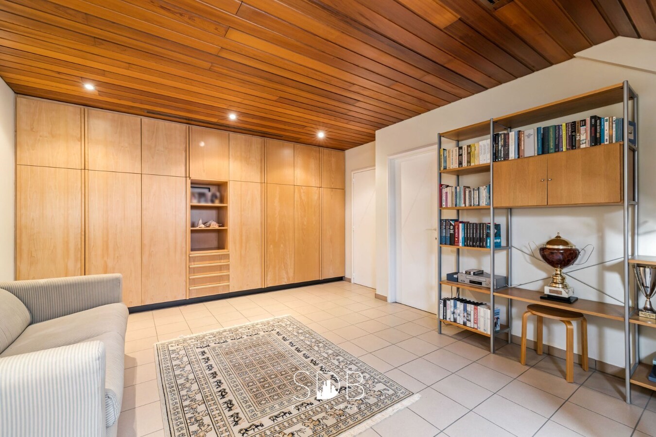 Prachtige ruime villa met gezinstuin + appartement op 2.135m² 