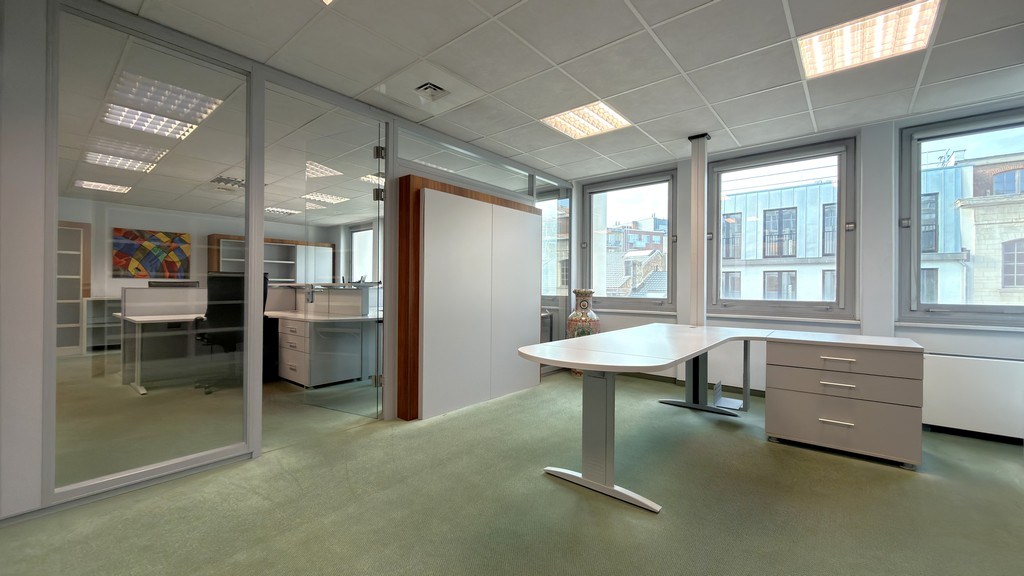 Ingedeelde kantoren te huur nabij station Antwerpen-Centraal