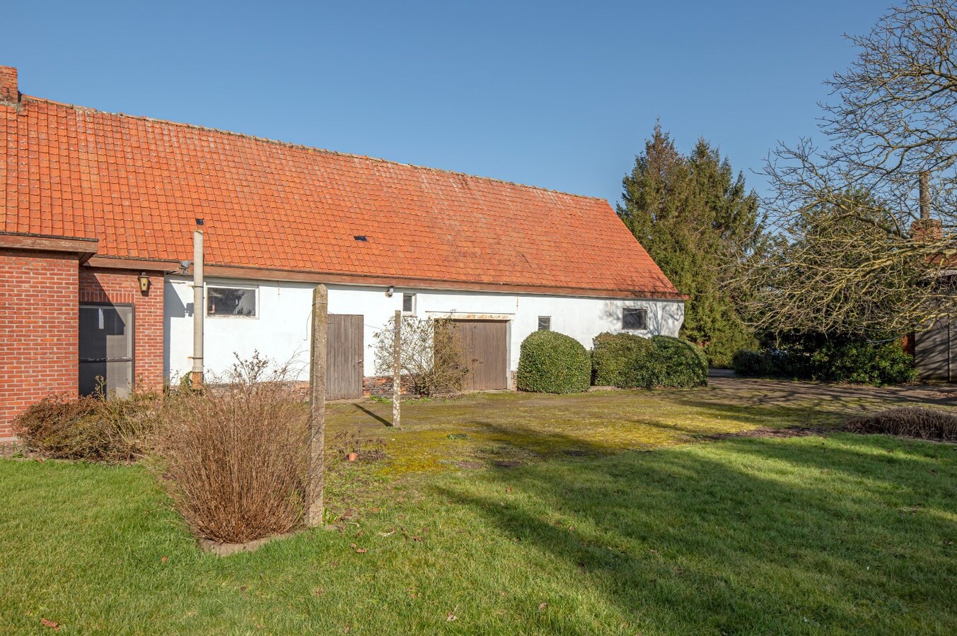 Authentieke hoeve met bijgebouw op 52 a 84 ca 