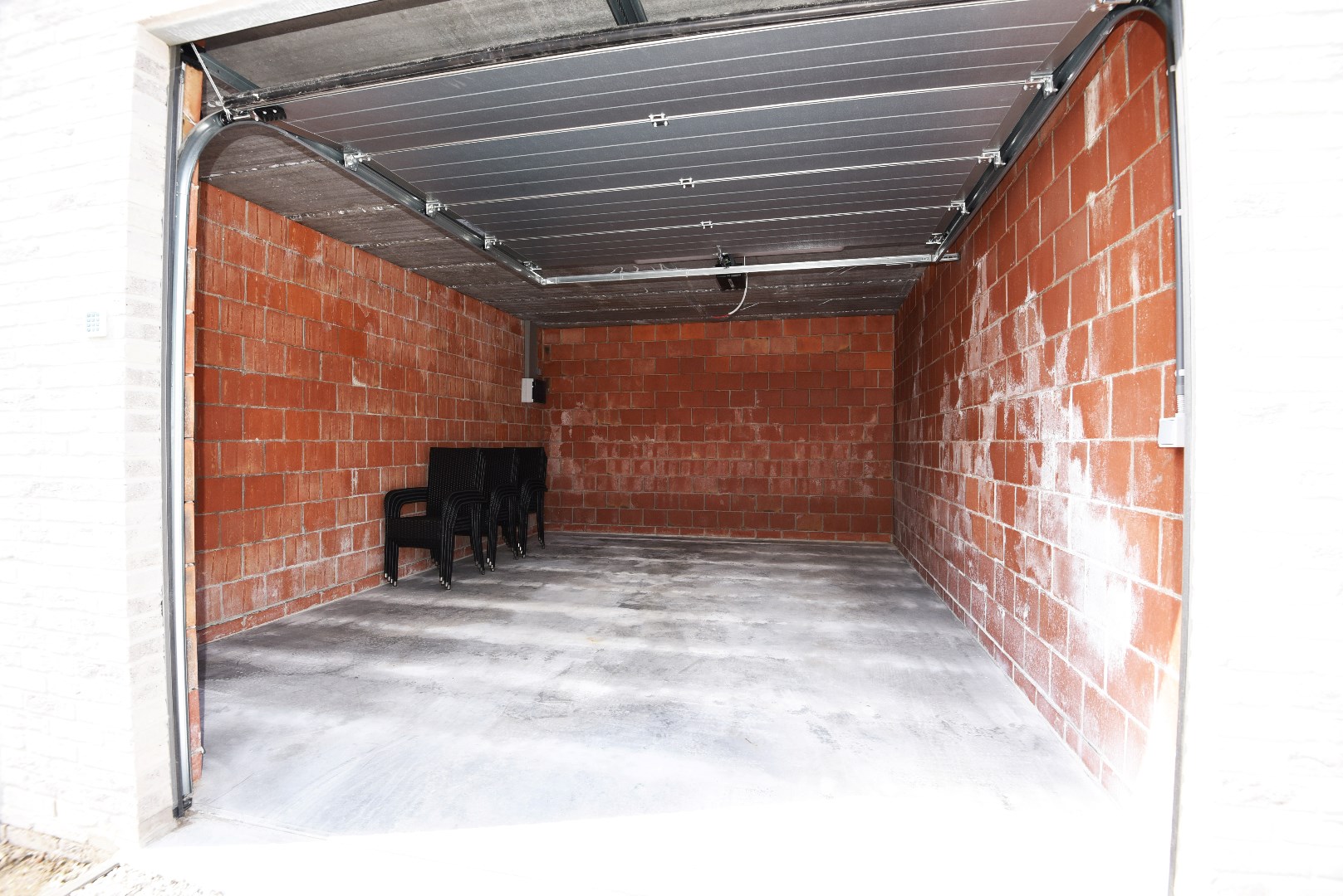 Nieuwbouw garages in het centrum van Lembeke. 