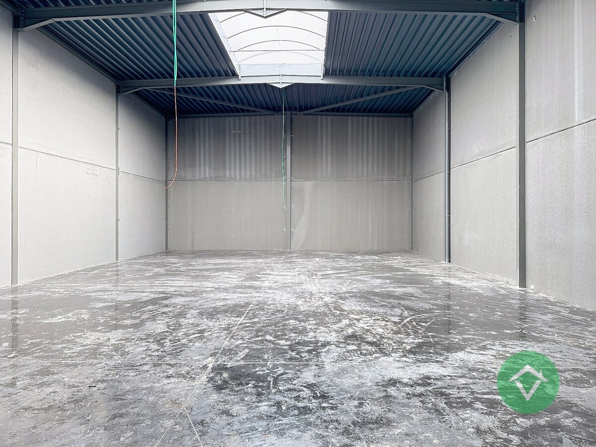 Nieuwbouw loods KMO-UNIT te koop – 256 m² met 1 parkeerplaats inbegrepen op de industriezone te Aartrijke 