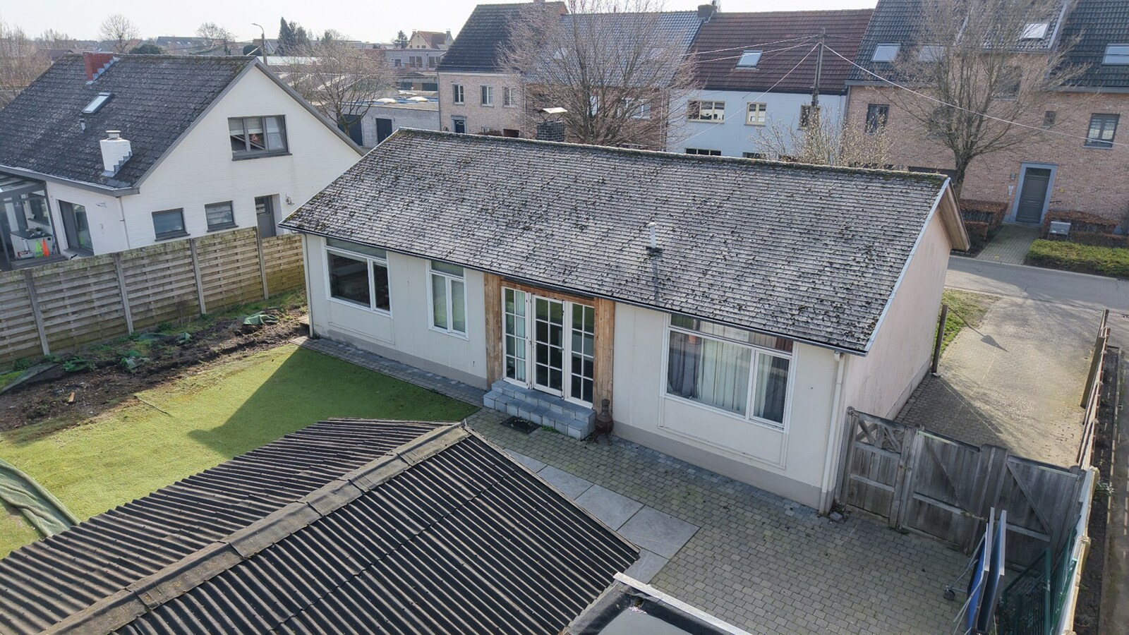 Op te frissen open bebouwing in het centrum van Sint-Antonius 