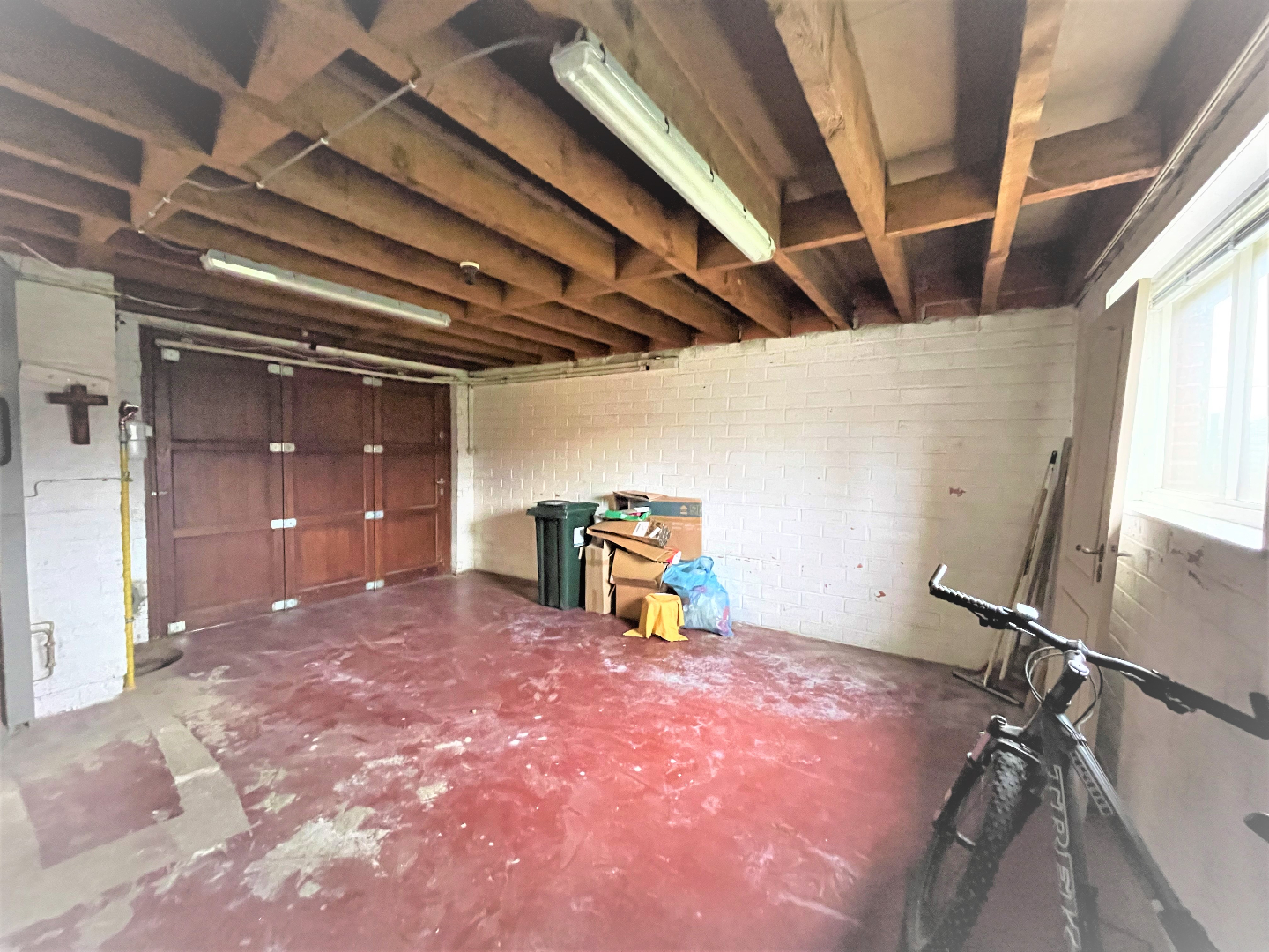 Statige halfopen woning met 3 slaapkamers en garage 