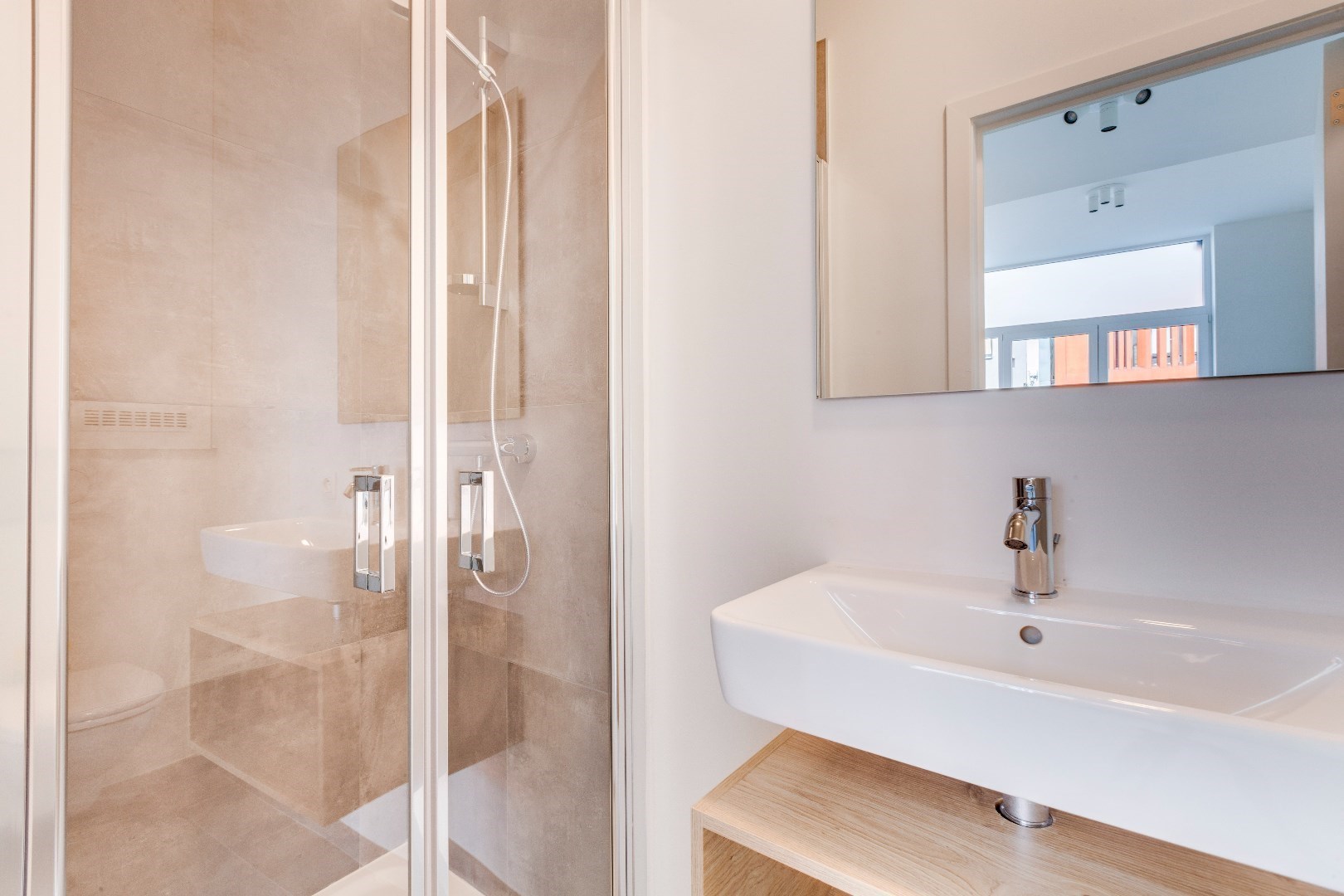 2 Studio's nabij de Zuid en Sint -Annaplein. (500 &amp; 550 euro ) 