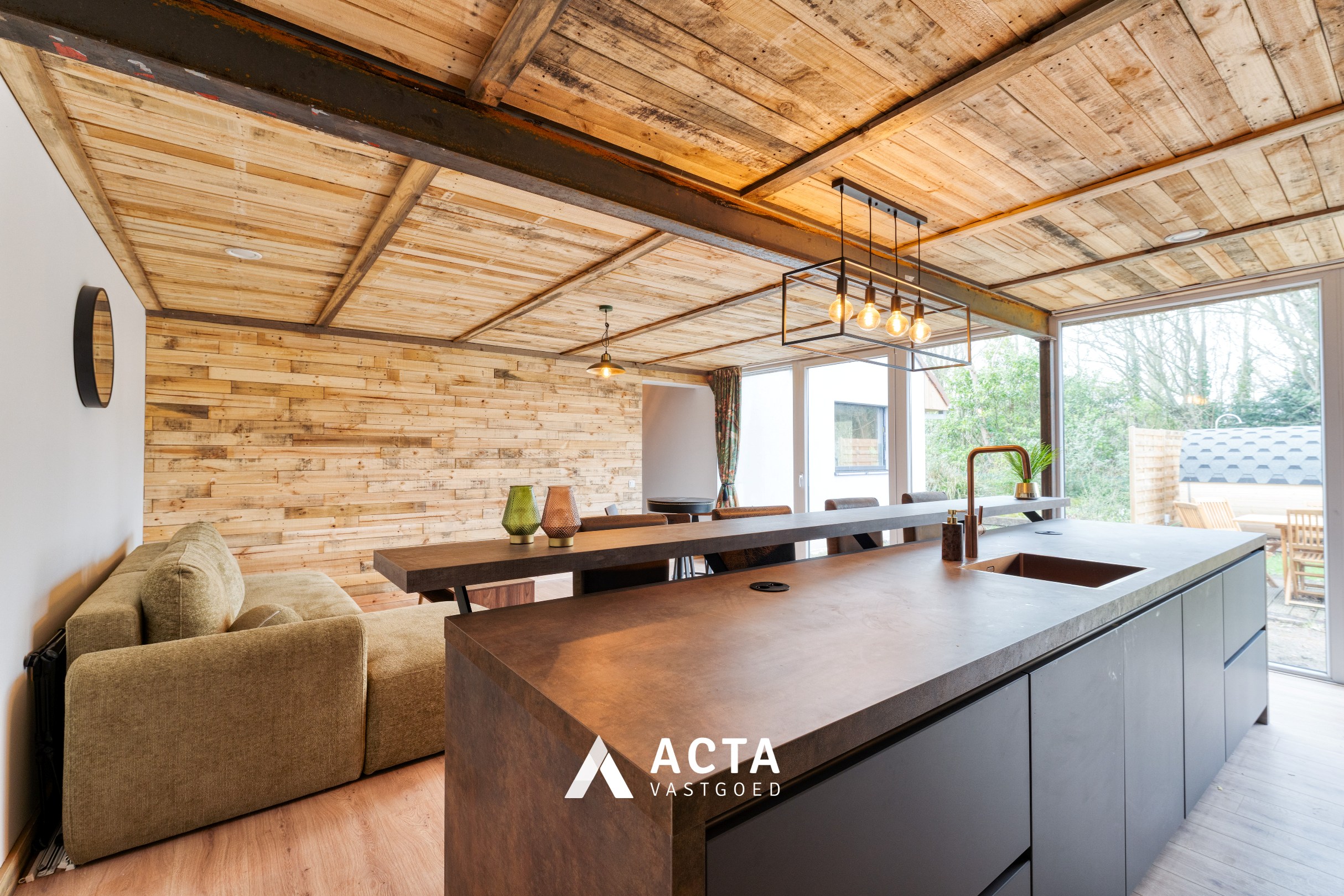 Gerenoveerde villa met vier slaapkamers in de Vicognewijk! 