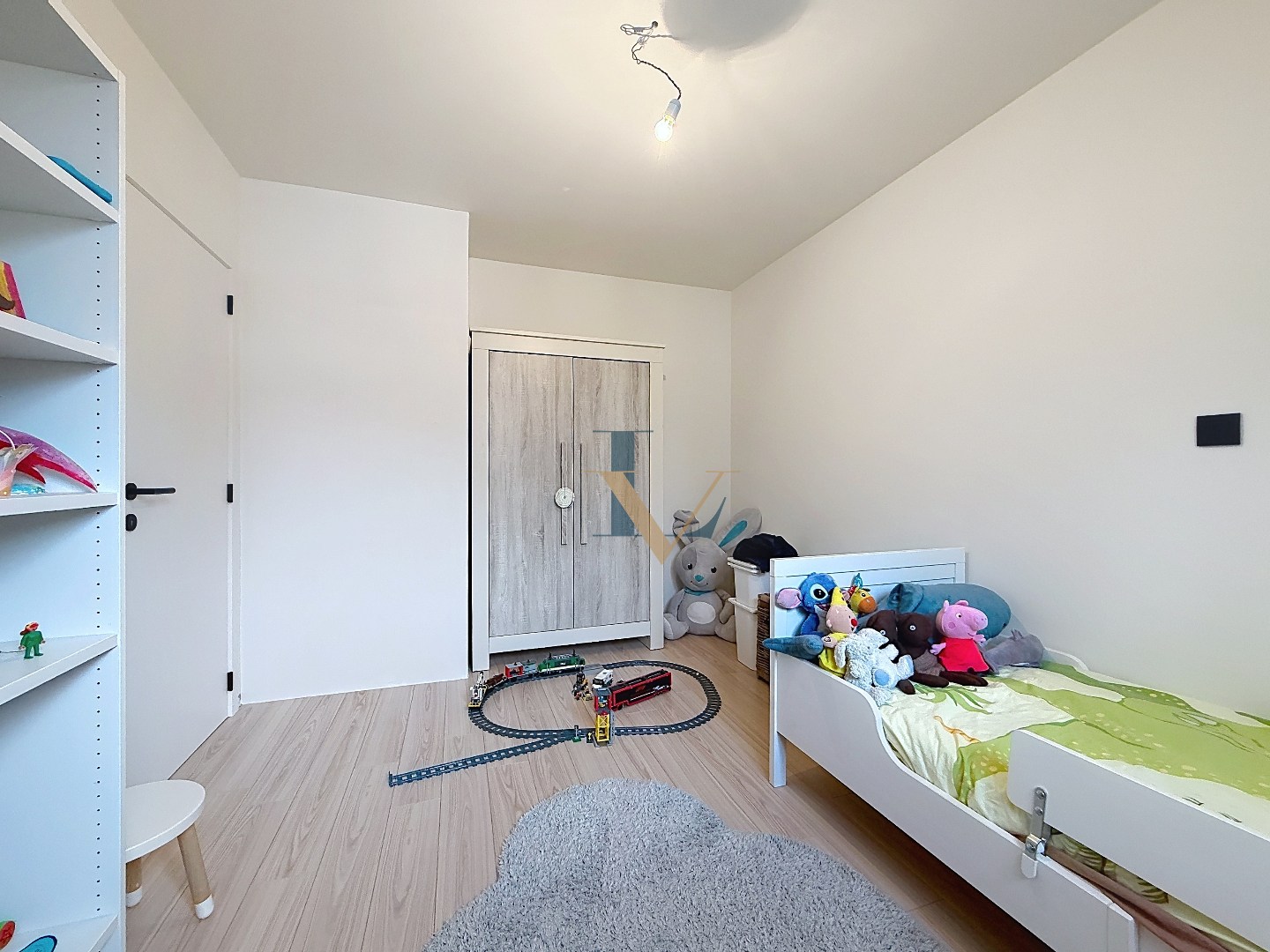 Charmante gerenoveerde rijwoning in pastoriestijl te koop in centrum Schilde 