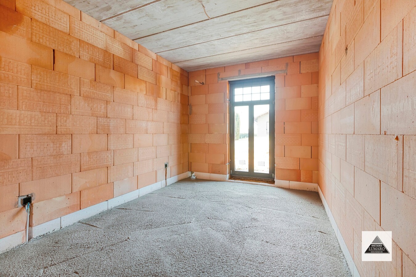 Nieuw gelijkvloers appartement met terras en tuintje 