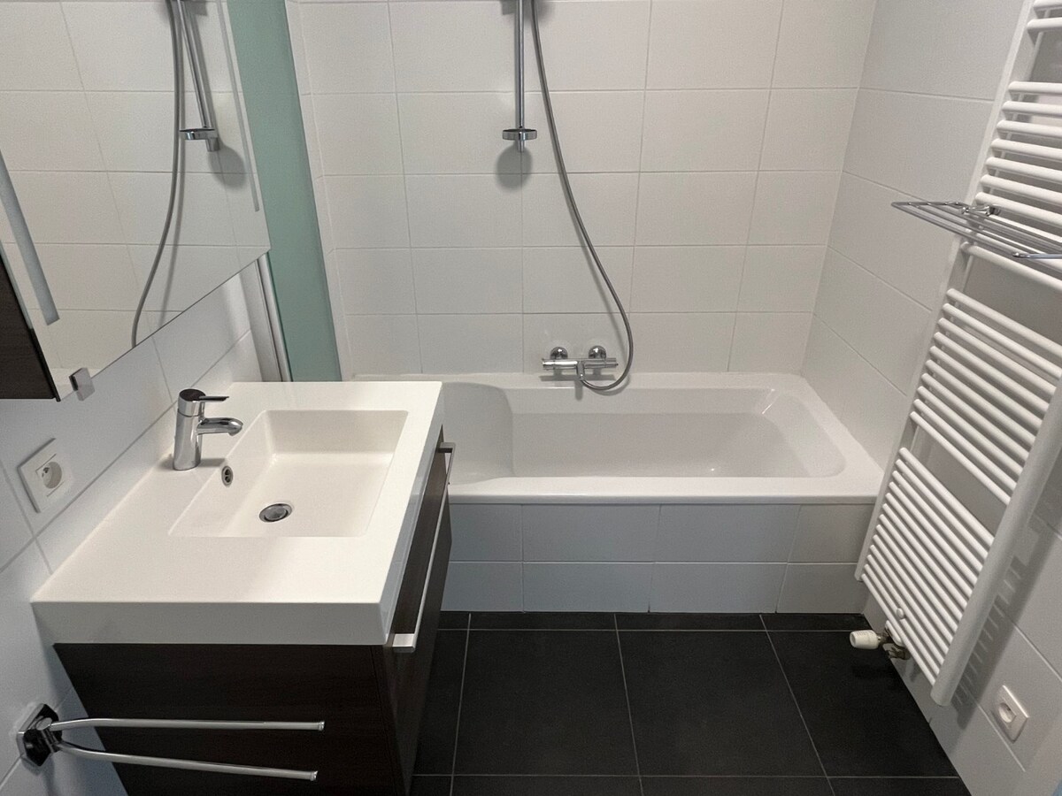 Hoogwaardig, eigentijds appartement met ondergrondse staanplaats 