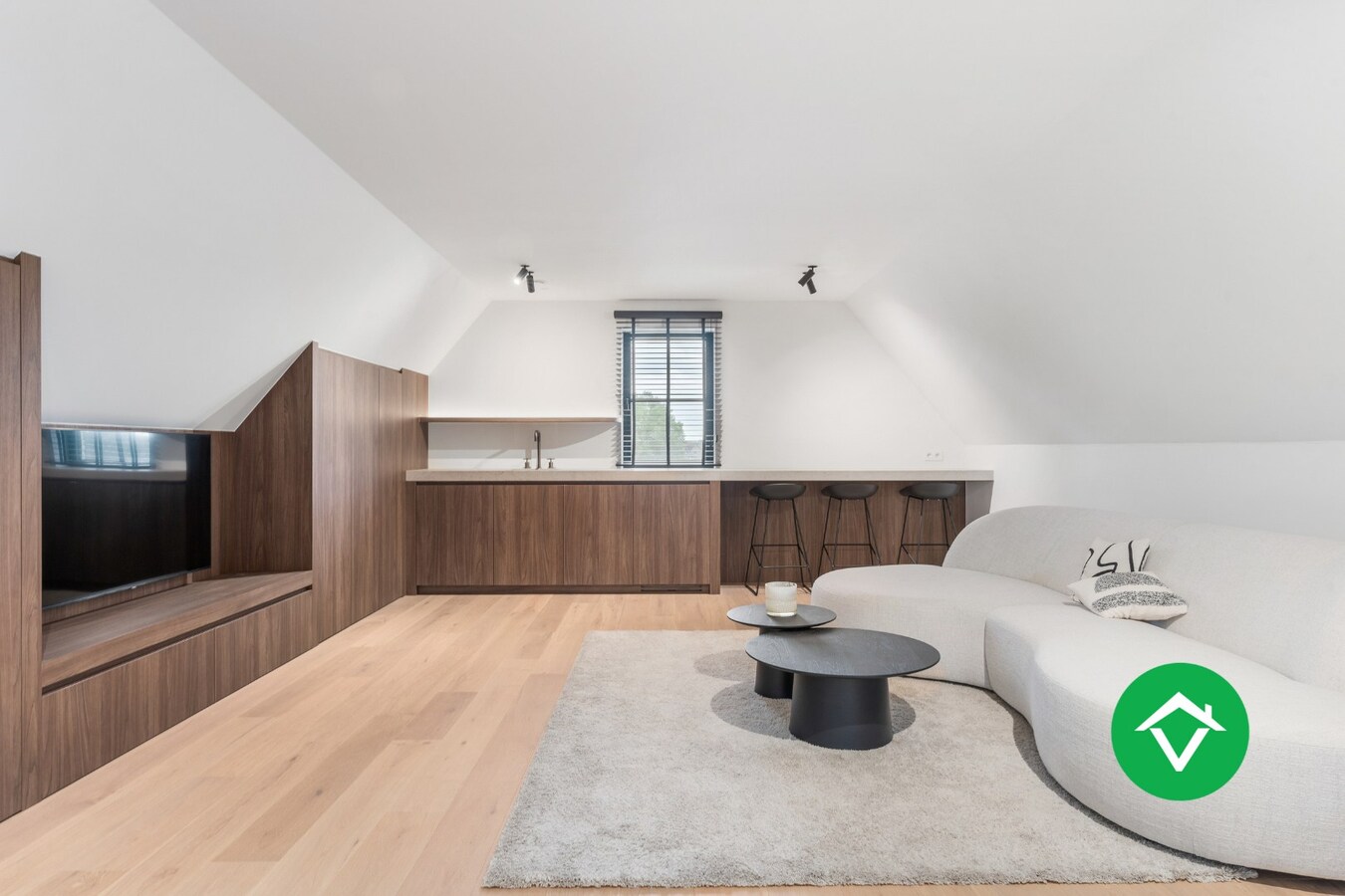 Alleenstaande woning met 5 slaapkamers te Zarren 