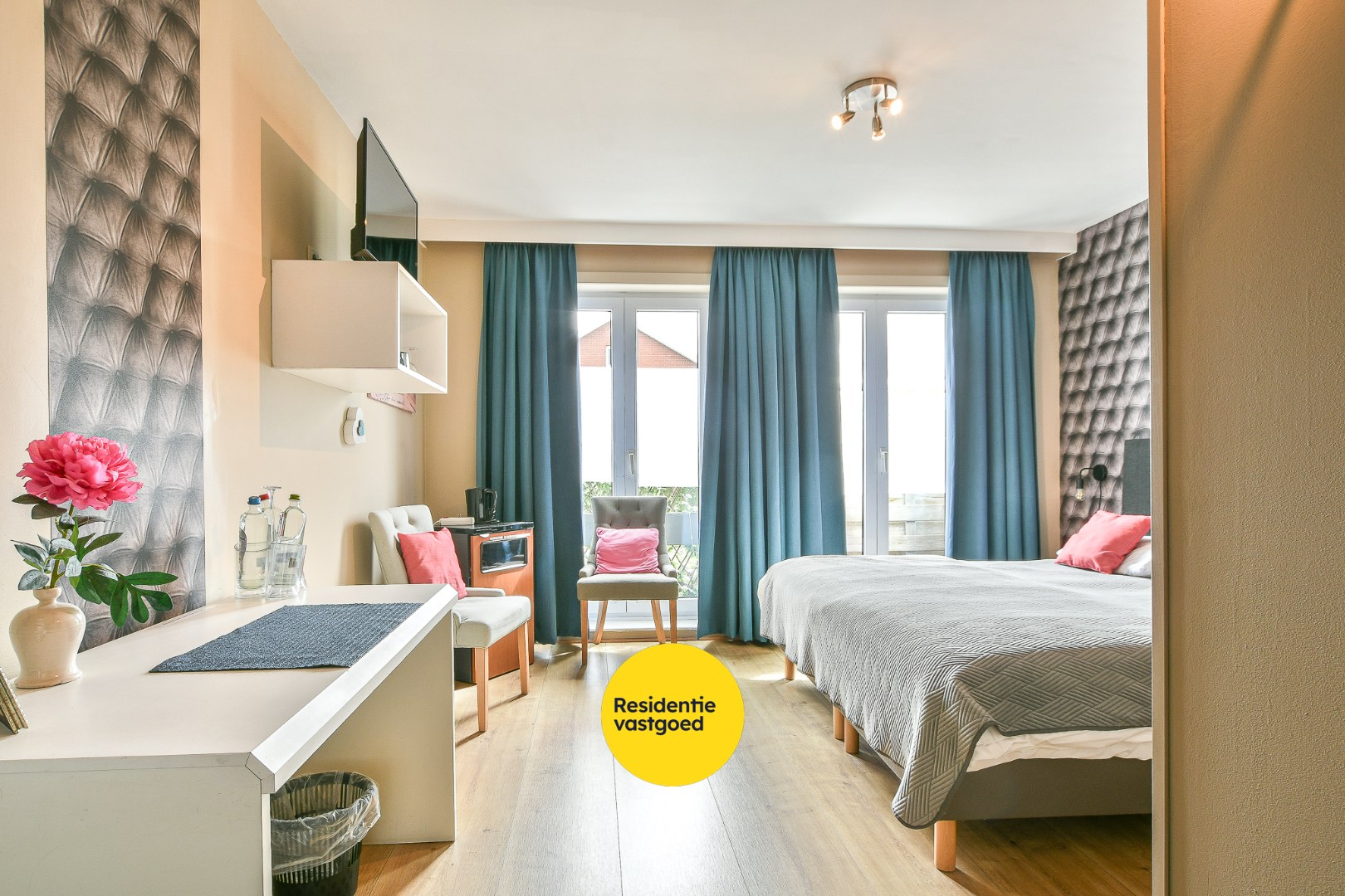 Unieke investeringskans: karaktervol hotel met 18 kamers &amp; woonmogelijkheden te koop! 