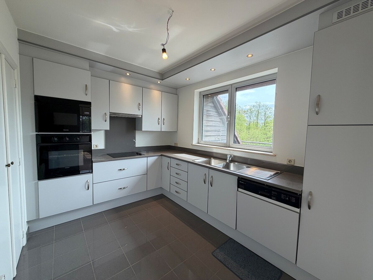 Ruim duplex-appartement met 2 terrassen in hartje Gavere 