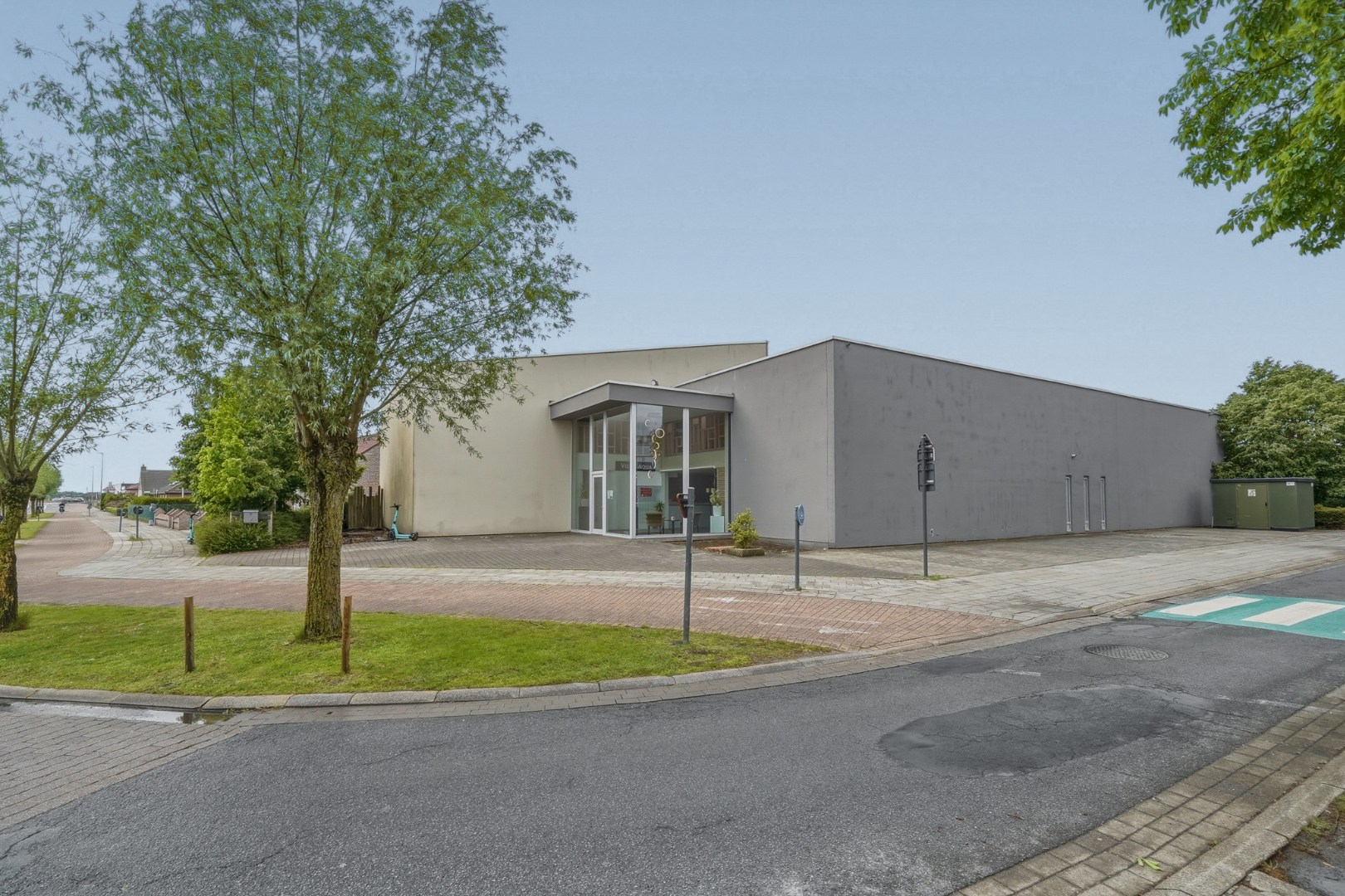 Uitzonderlijk bedrijfsgebouw met 1.210 m² en eindeloze mogelijkheden 