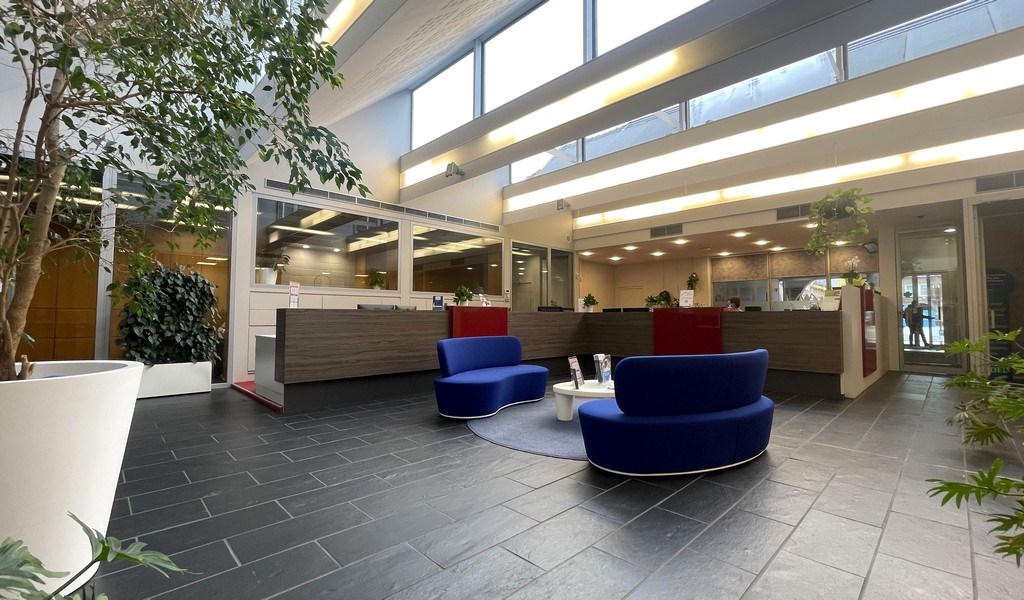 Handelspand te huur in het commercieel centrum van Schoten