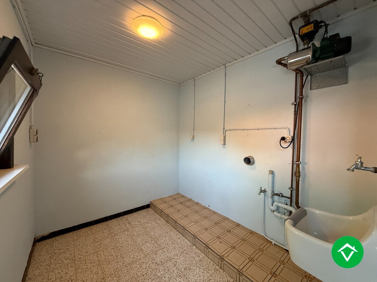 Ruime woning met 5 slaapkamers te Zwevezele 