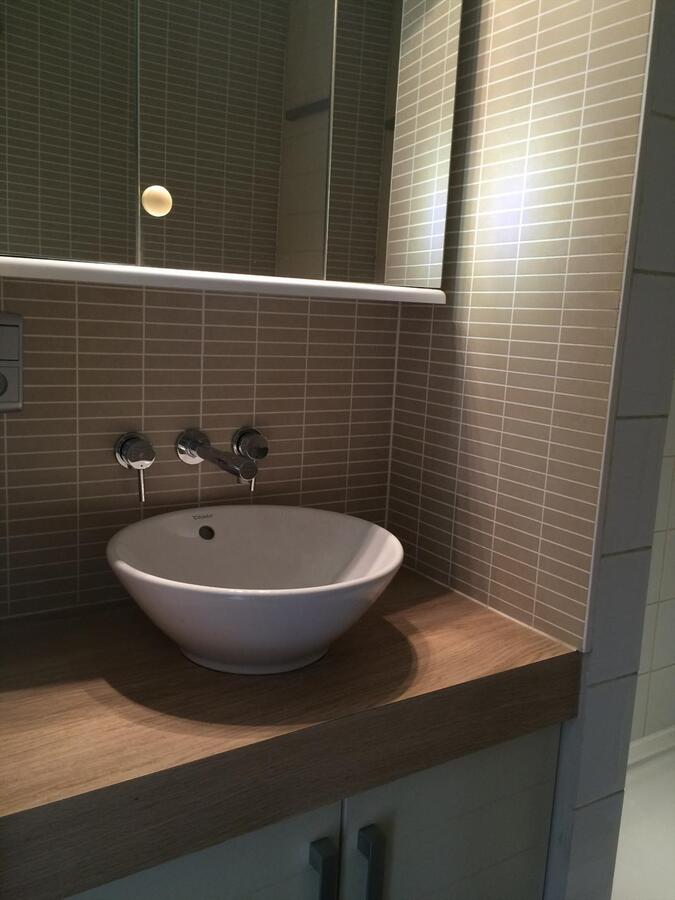 INSTAPKLAAR !! TWEE SLP APPARTEMENT MT GARAGE OP CENTRALE LIGGING 