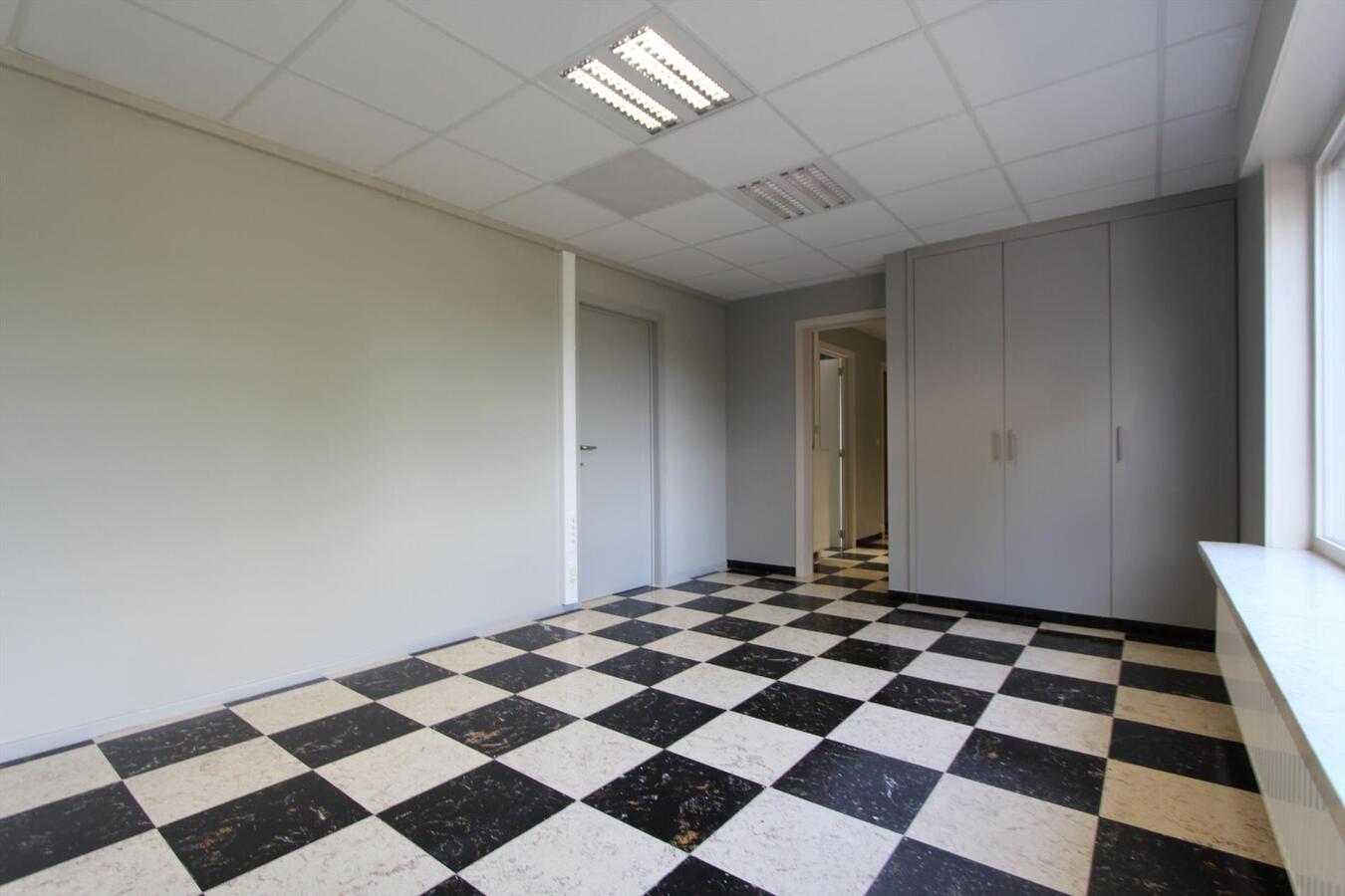 Woning met 4 slaapkamers en garage te Koekelare 