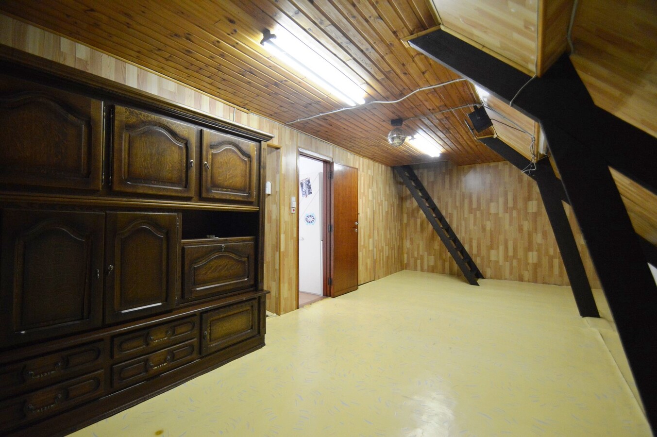 Zeer ruime gezinswoning met terras en garage - Heist 