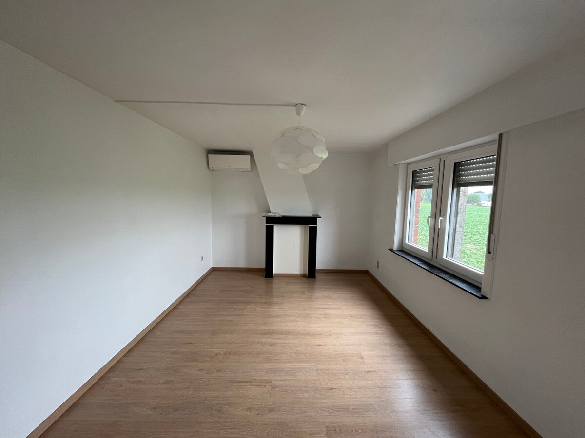 Knusse Half Open Bebouwing 