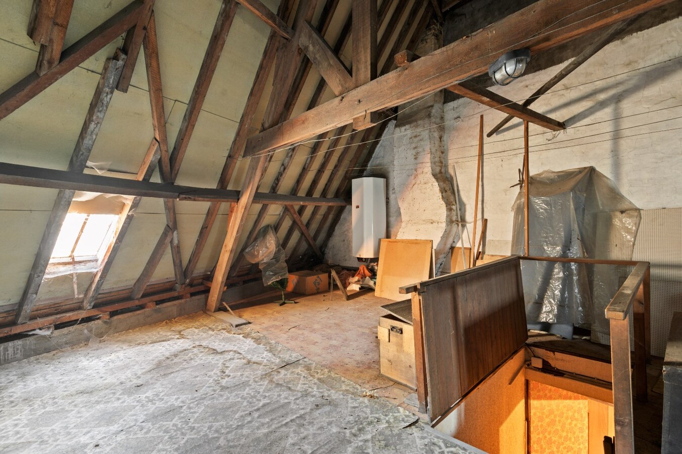 Ruim, voormalig handelshuis in het Centrum van Dadizele 