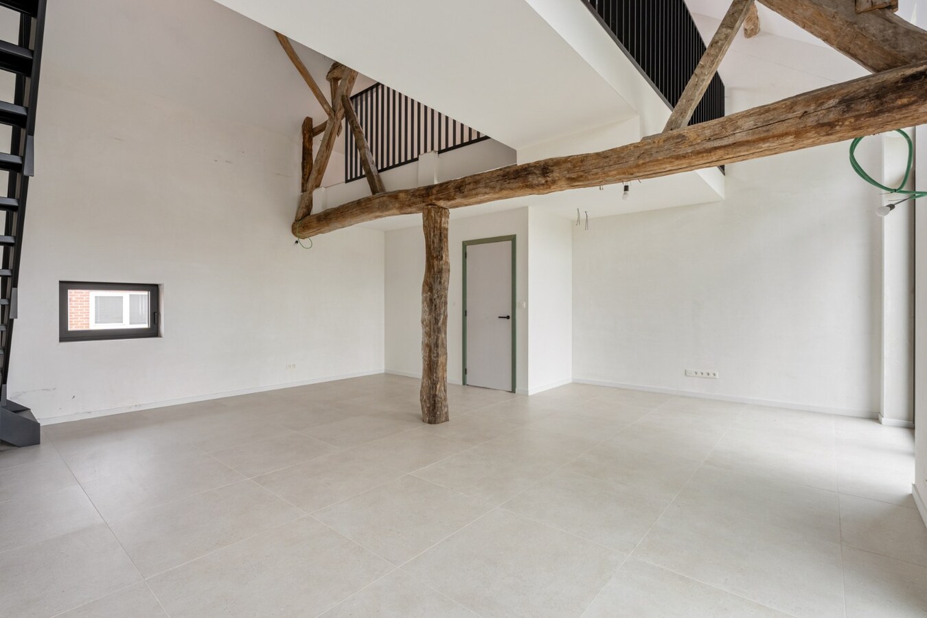 Exclusieve woning in volledig heropgebouwde hoeve op een perceel van 4a60ca! 