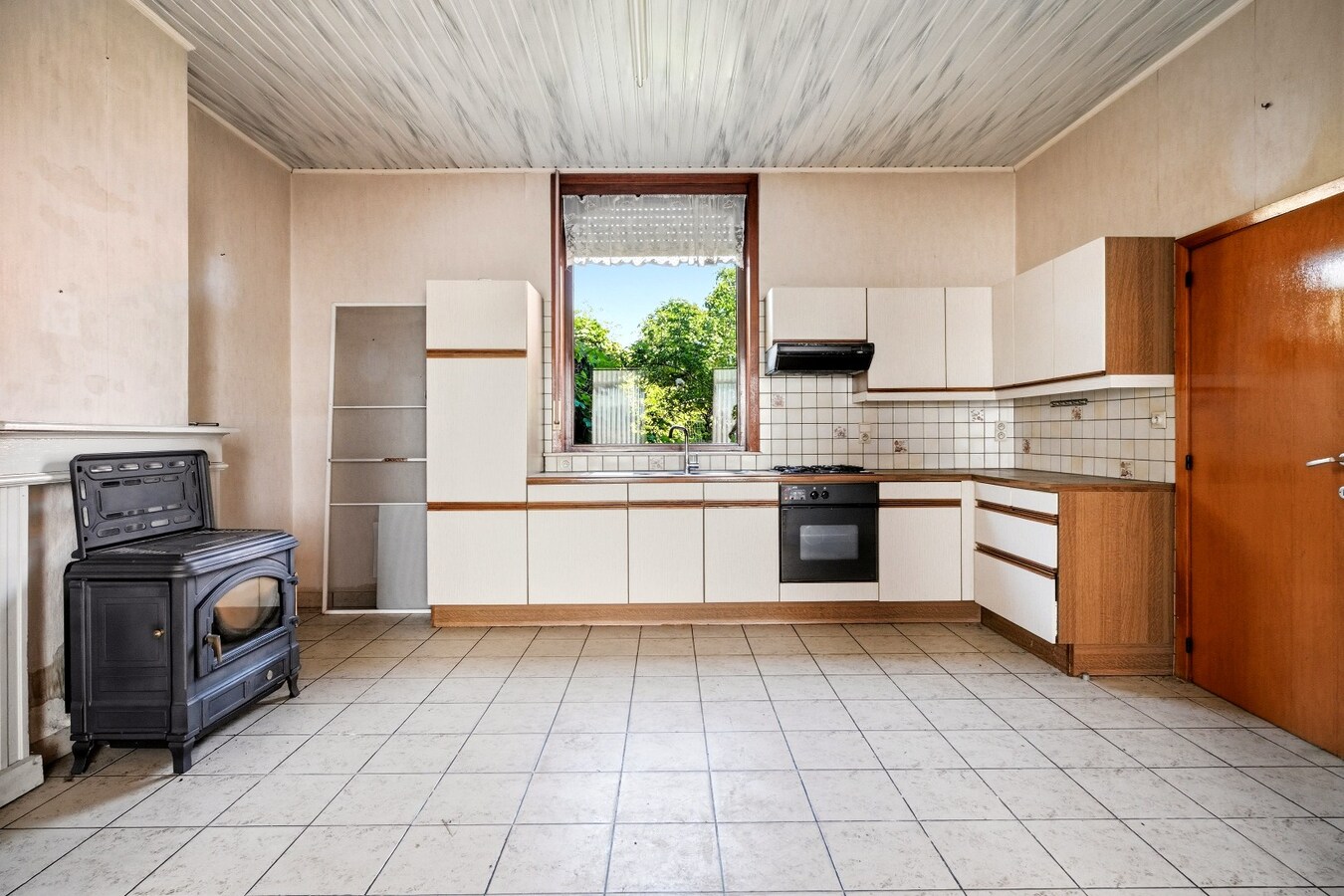 Ruime halfopen bebouwing op een perceel van 1491m² met 7 slaapkamers! 