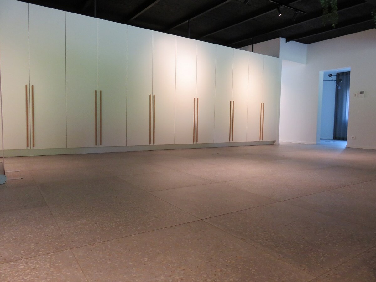 "Modern commercieel kantoor in Hasselt | Volledig gerenoveerd in 2018. 