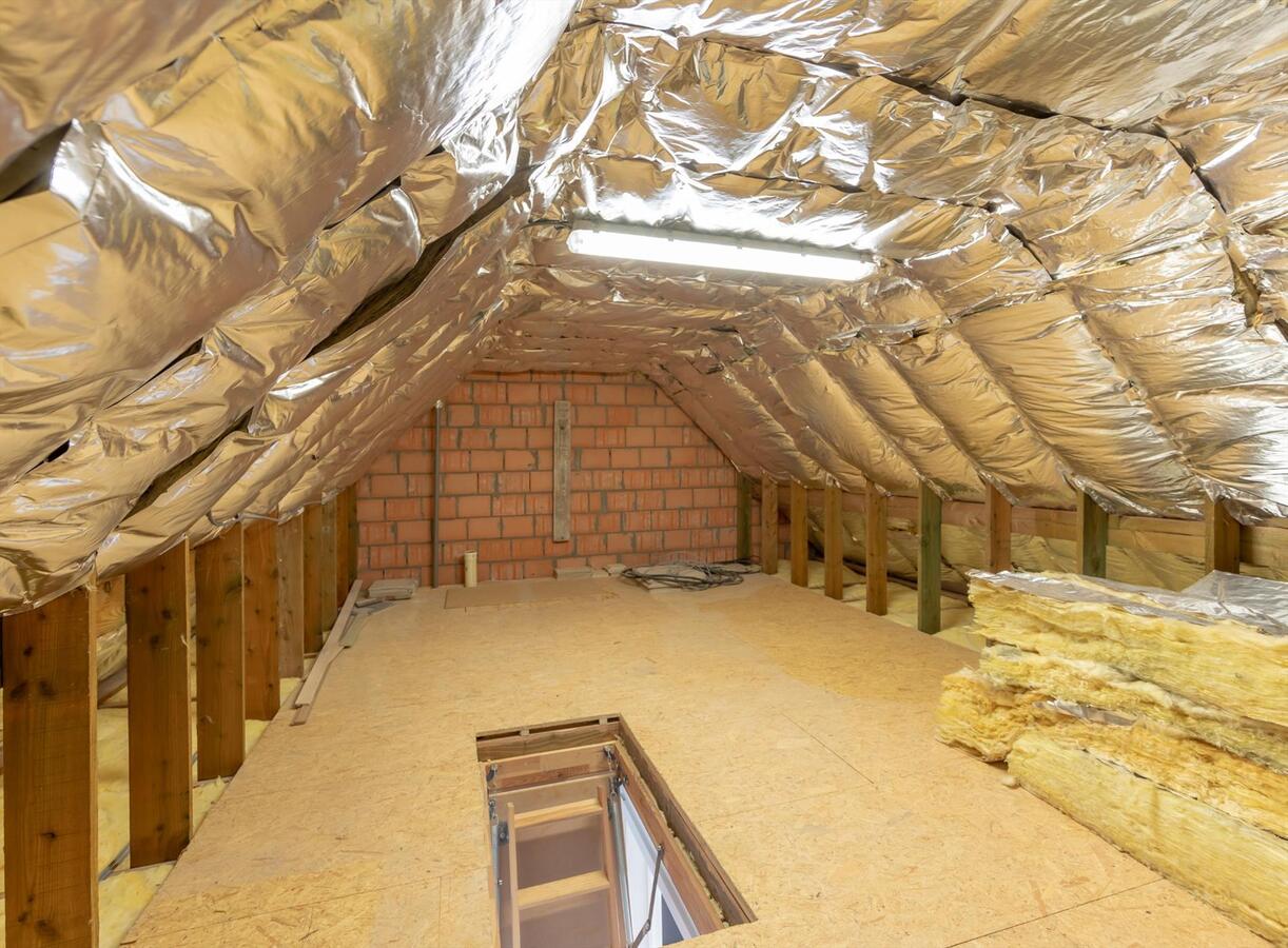 Zeer ruime woning met bijzonder veel licht én luxe  !    IDEAAL VOOR GROOT GEZIN !! 