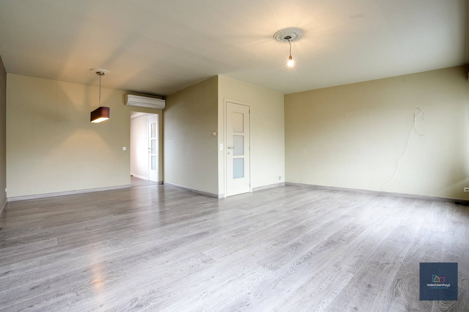 Ruim duplex appartement in centrum Mariakerke 