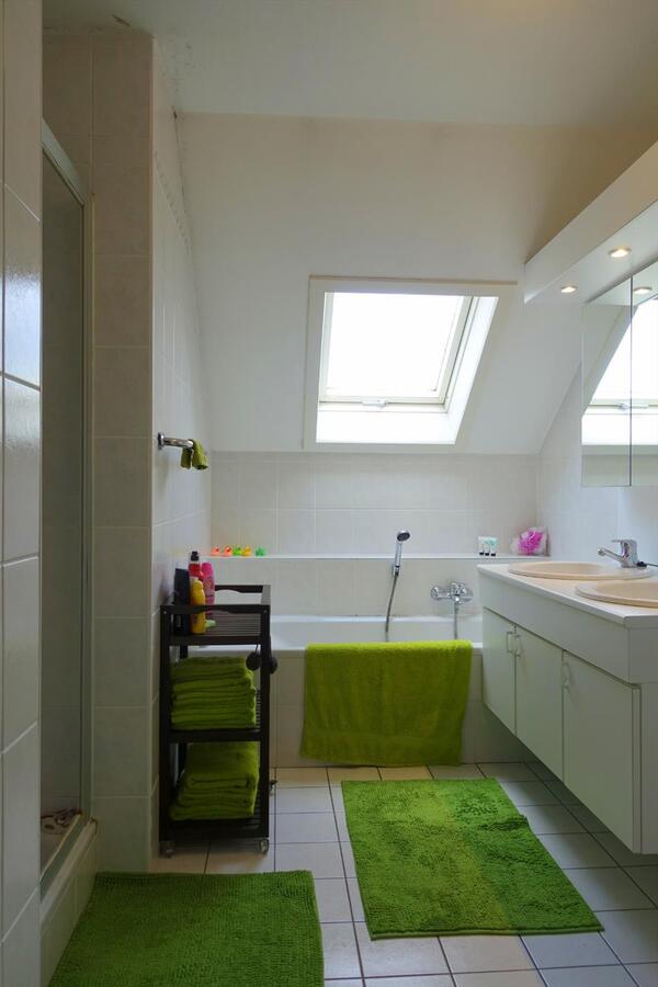 Instapklare woning met dubbele garage 