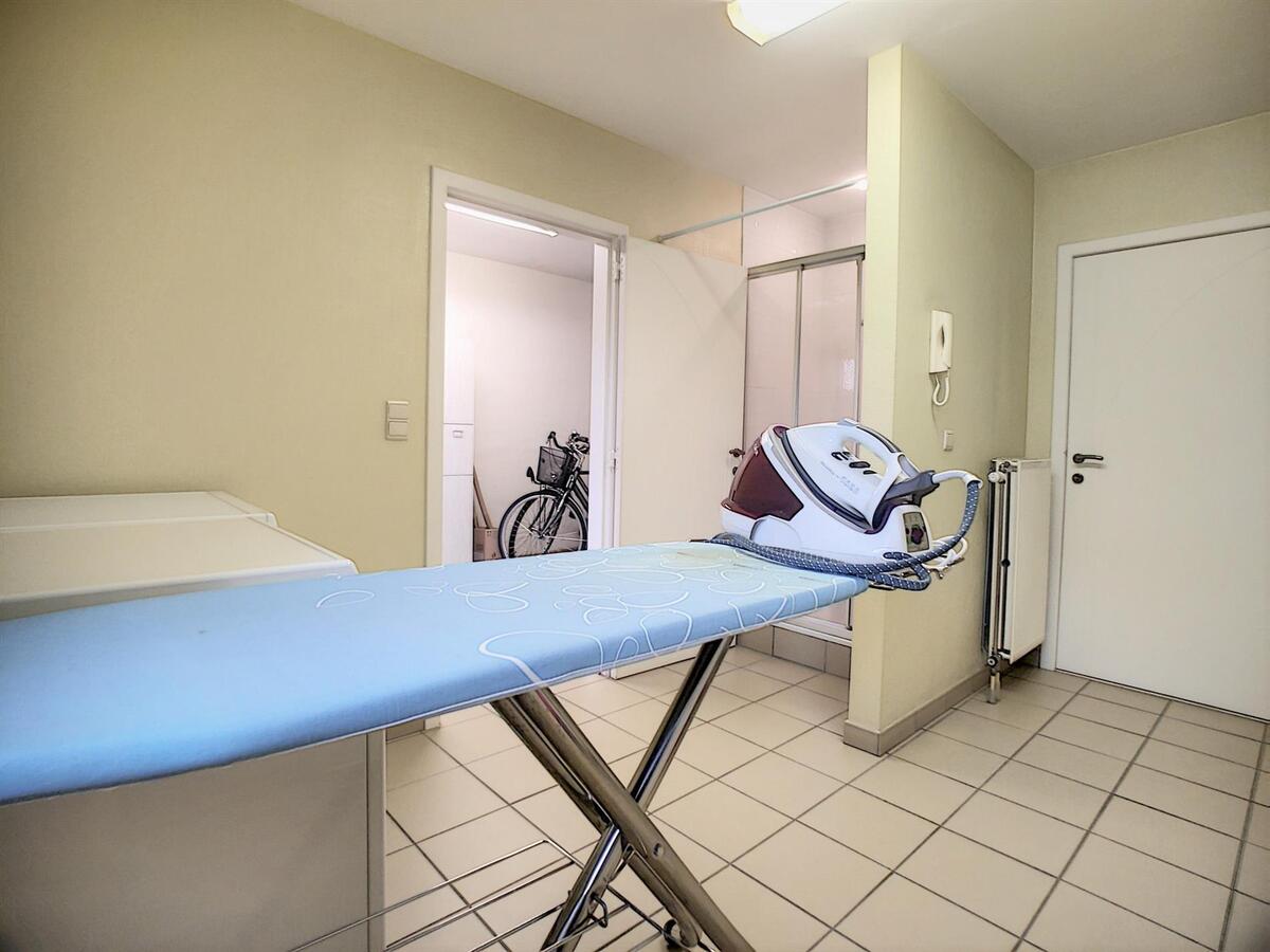 Grote, praktisch ingedeelde woning met oprit, garage &amp; tuin - Heist 