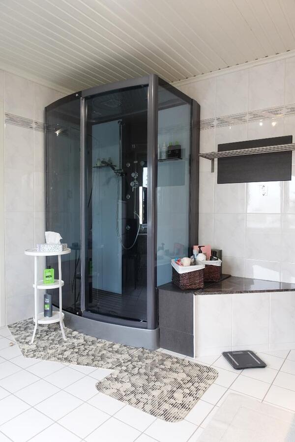 Ruime woning met handelsruimte in centrum 