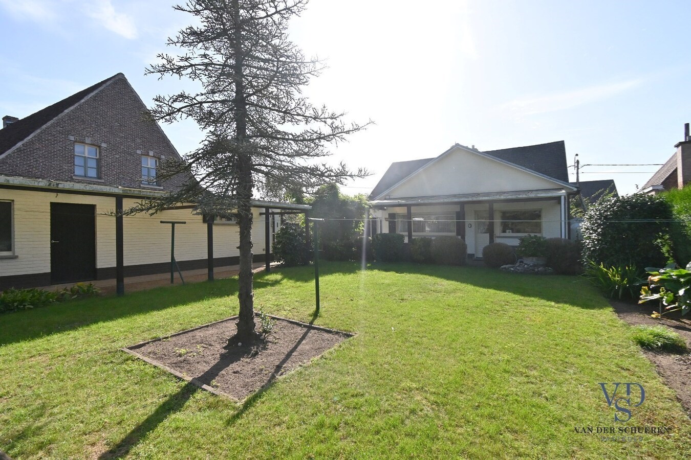 Goed gelegen, degelijke Open Bebouwing. 