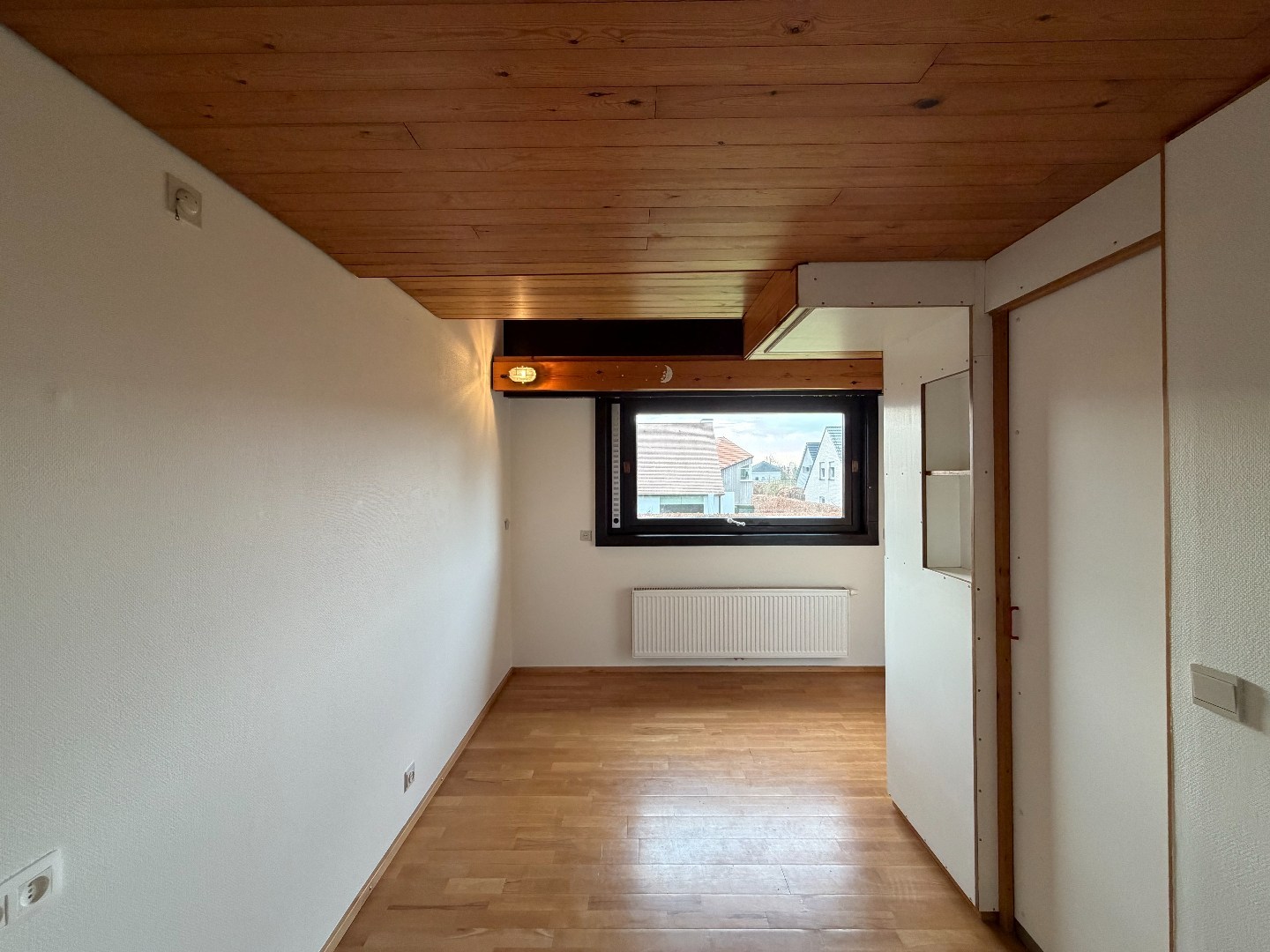 Ruime alleenstaande woning te huur met 3 slaapkamers, garage en tuin – Olmenlaan 99, Zulte 