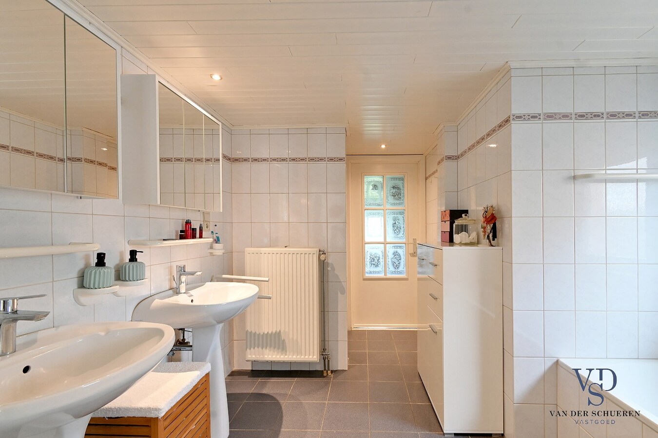 Tijdloze gezinswoning nabij de Schelde. 