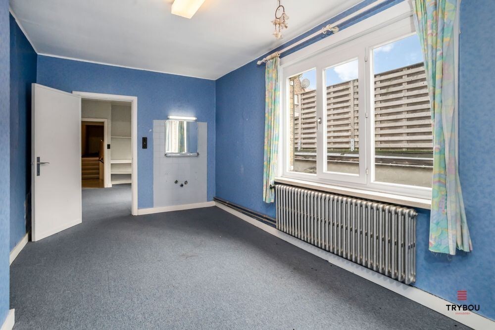 Uniek Handelspand met woonst op de Grote markt van Diksmuide. 