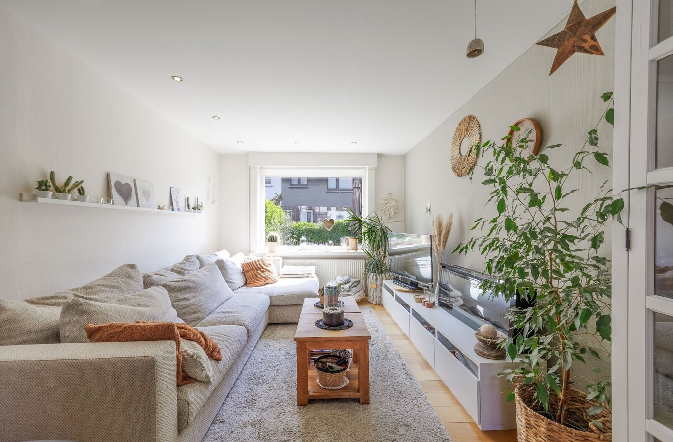 Charmante en lichtrijke gezinswoning met tuin in rustige, groene omgeving te Heist. 