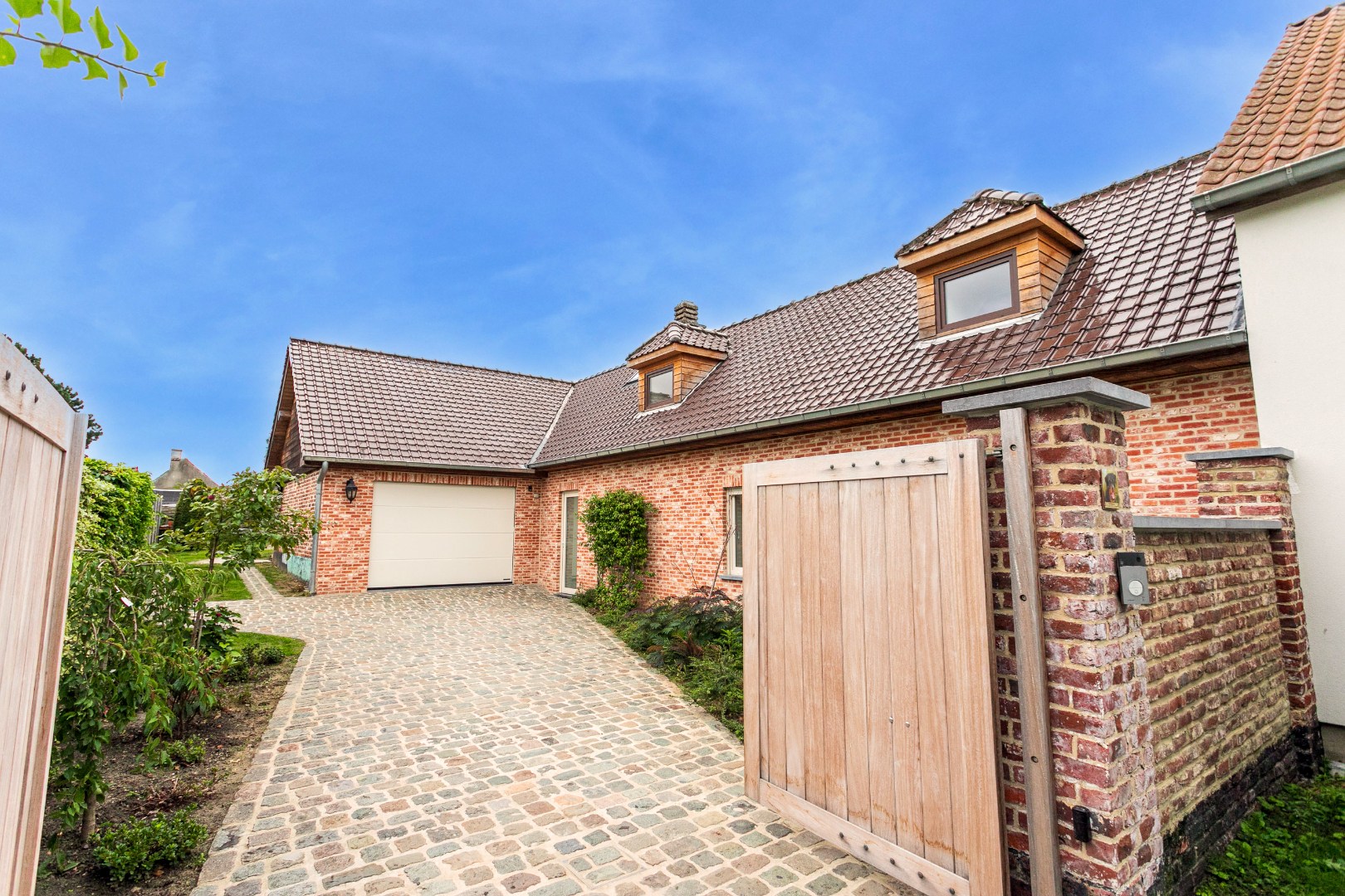 Charmante woning met 3 à 4 slpk en tuin te Halle 