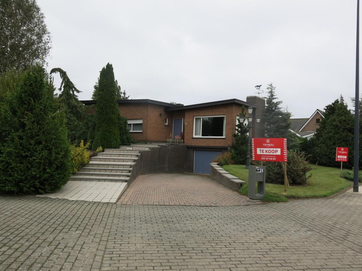 Commercieel gelegen, vrijstaande woning op perceel van 834m² 