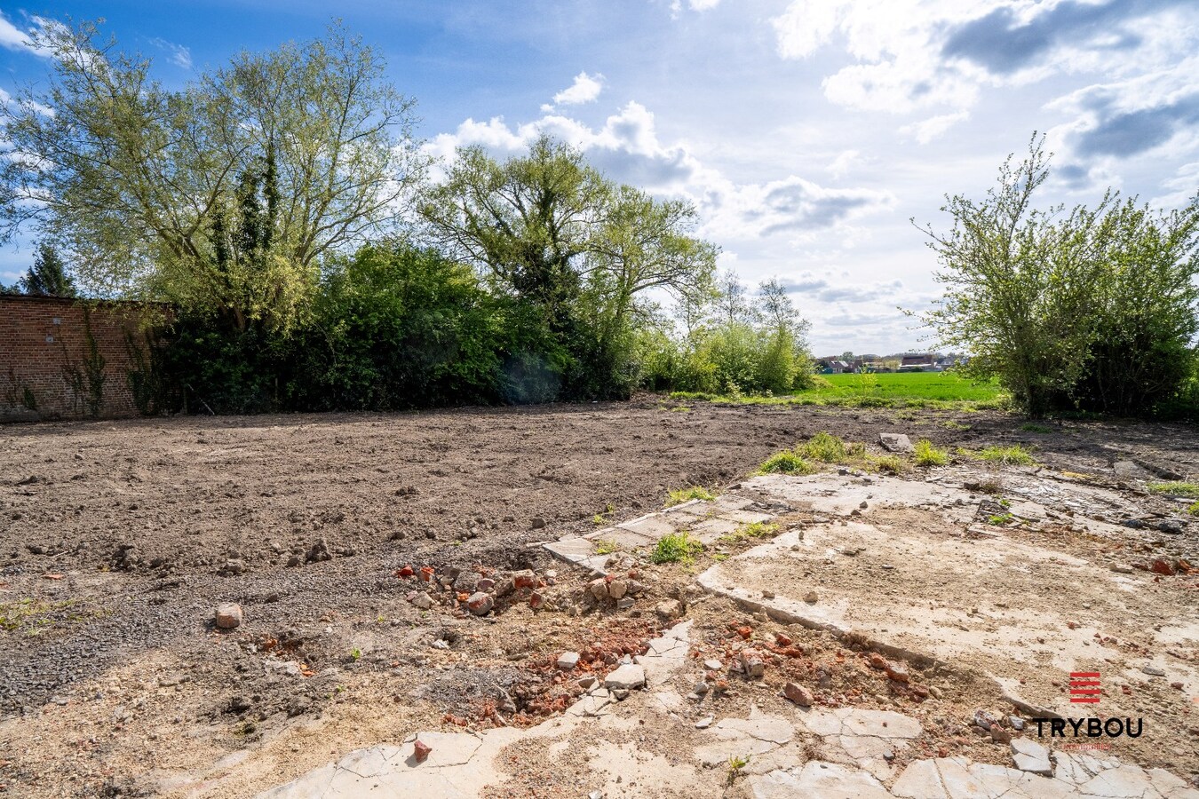 Te renoveren alleenstaande woning op een ruim perceel van 896m² in Houthulst 