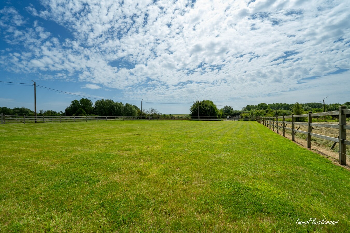Unieke, gerenoveerde hoevewoning met paardenfaciliteiten, bijgebouwen, uitzonderlijk potentieel en zeer bereikbare ligging 