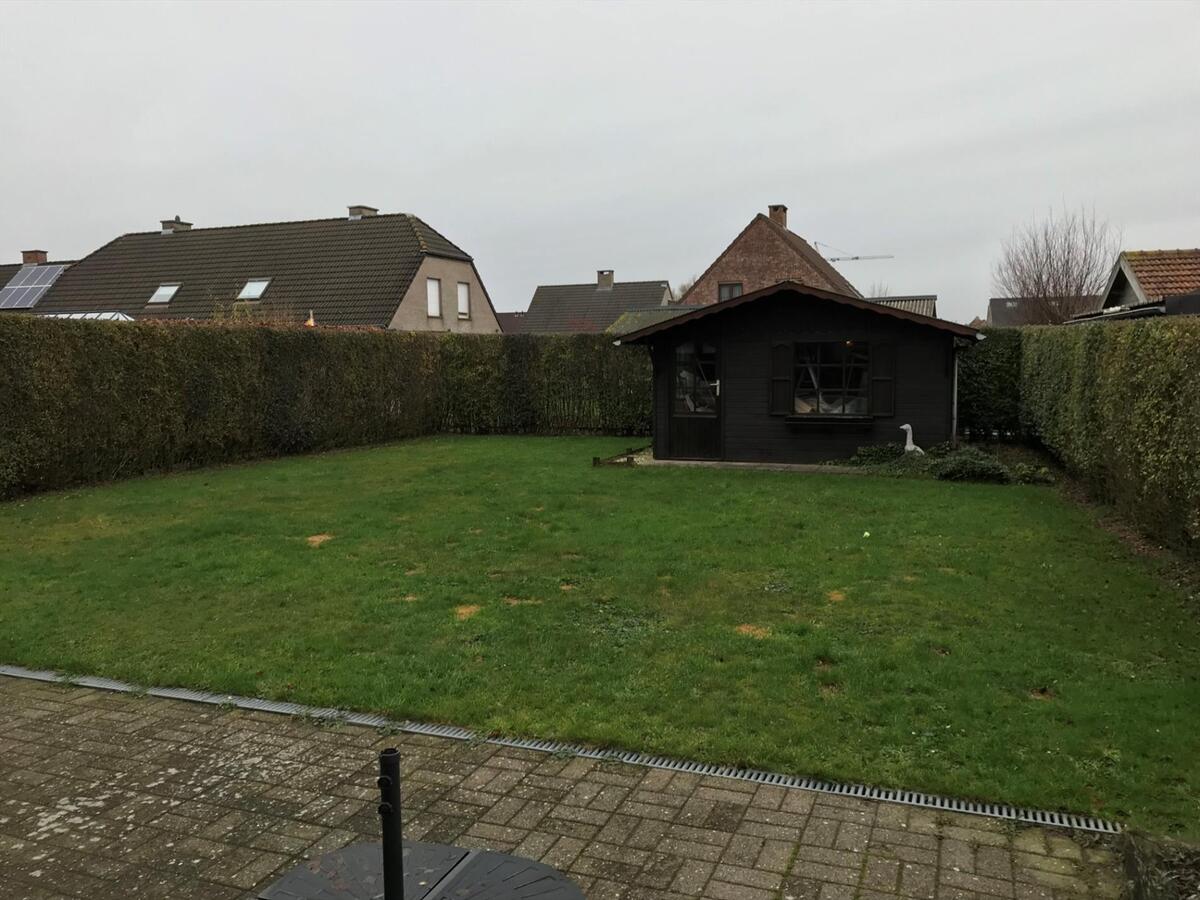 Rustig gelegen halfopen bebouwing met 3 slaapkamers 