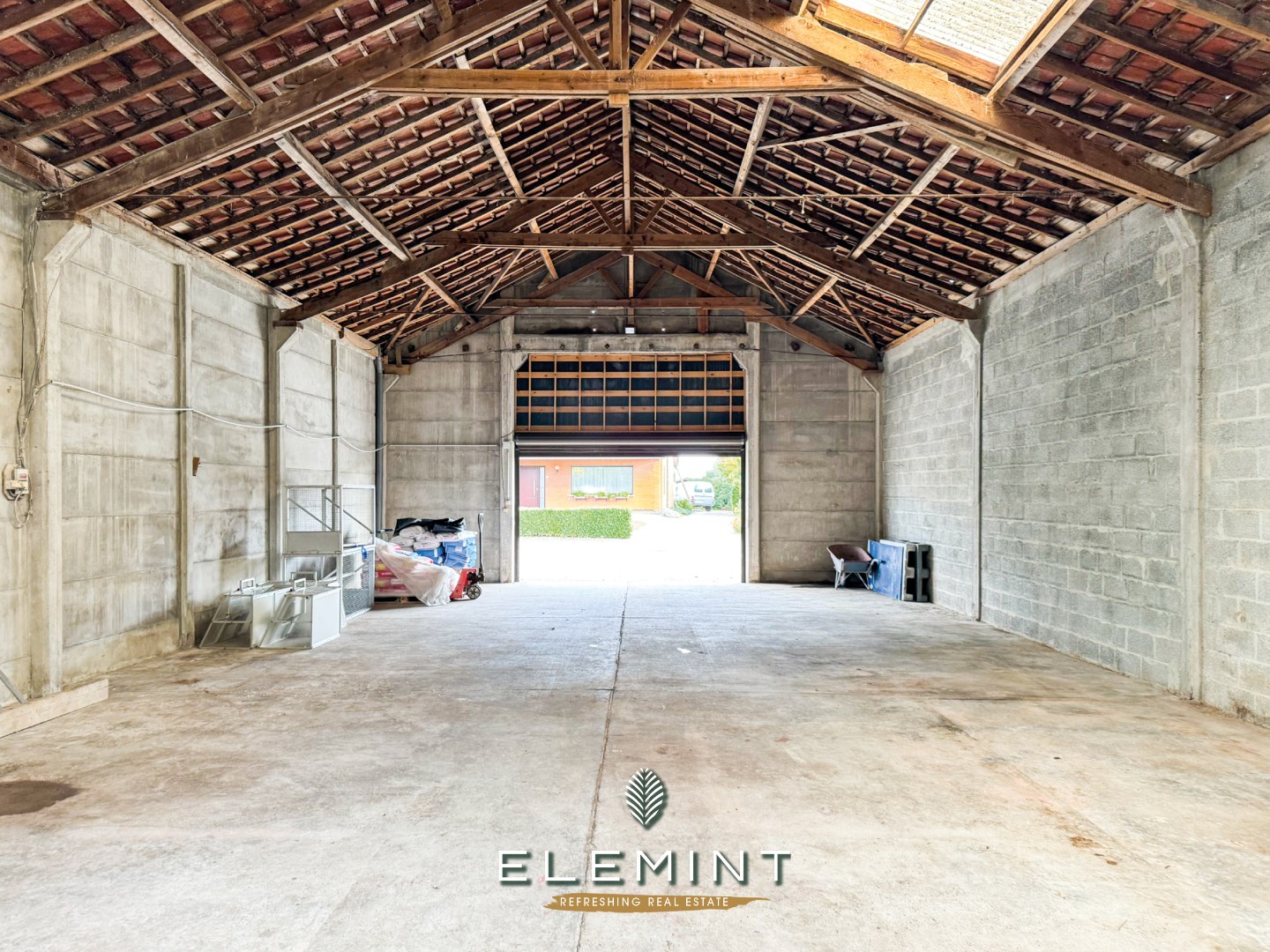 Elsegem - Alleenstaand magazijn van 150m² met totale oppervlakte van 463m² 